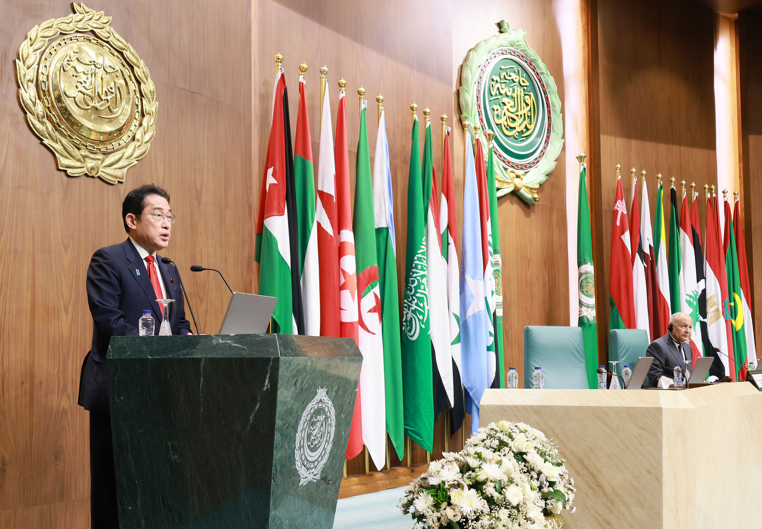 アラブ連盟常駐代表へ挨拶をする岸田総理２