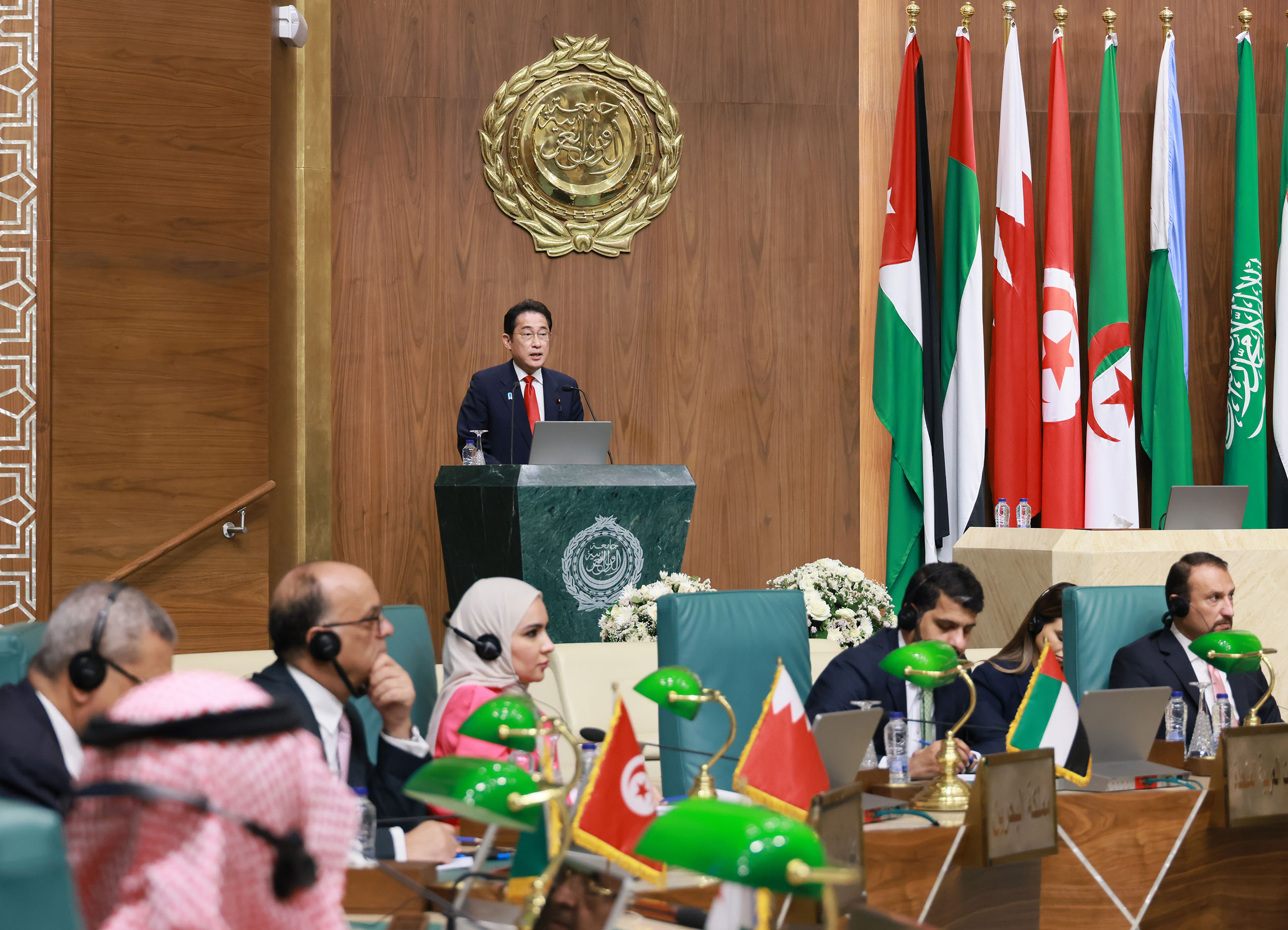 アラブ連盟常駐代表へ挨拶をする岸田総理４
