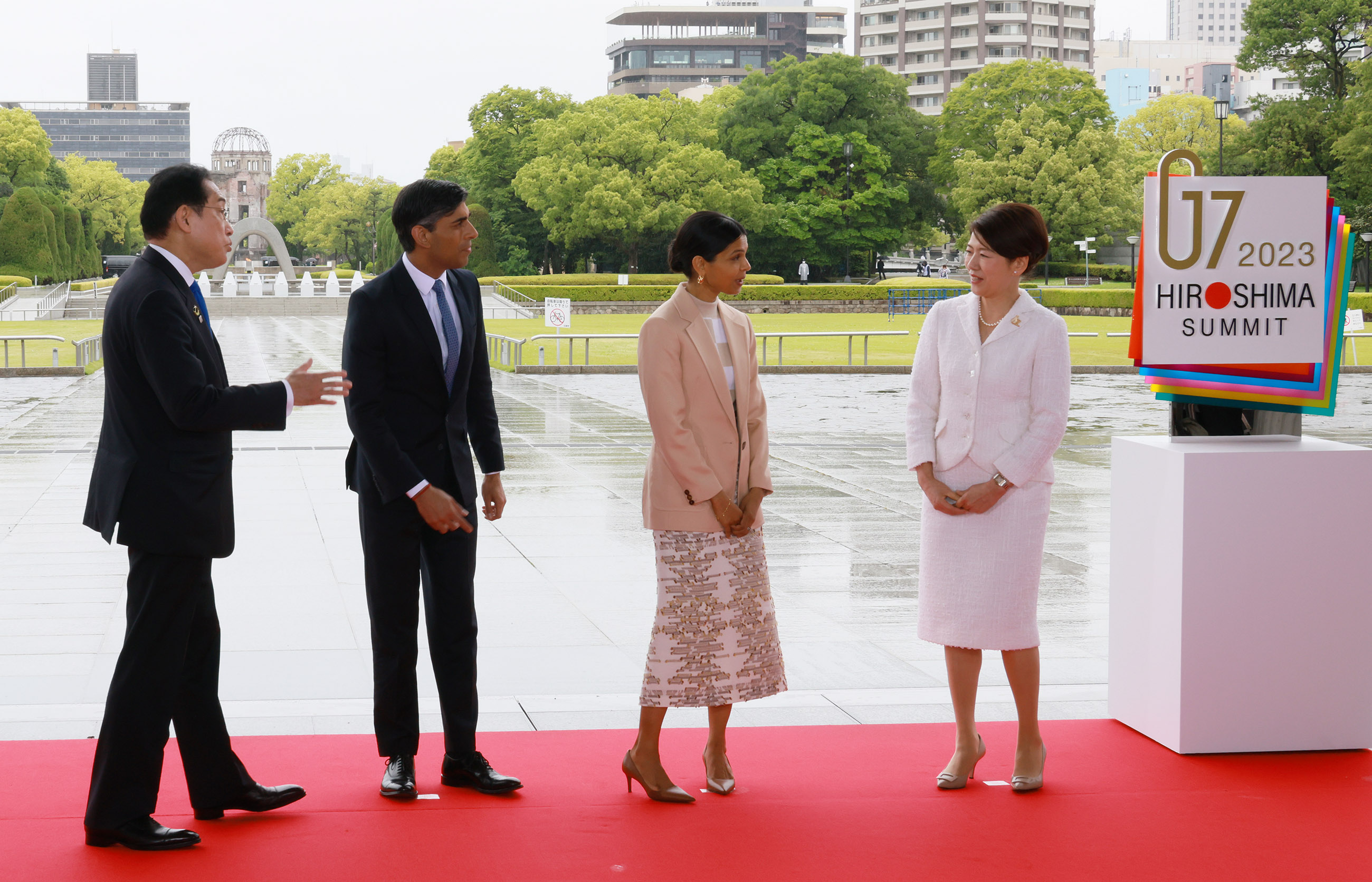 スナク英国首相夫妻を出迎える岸田総理