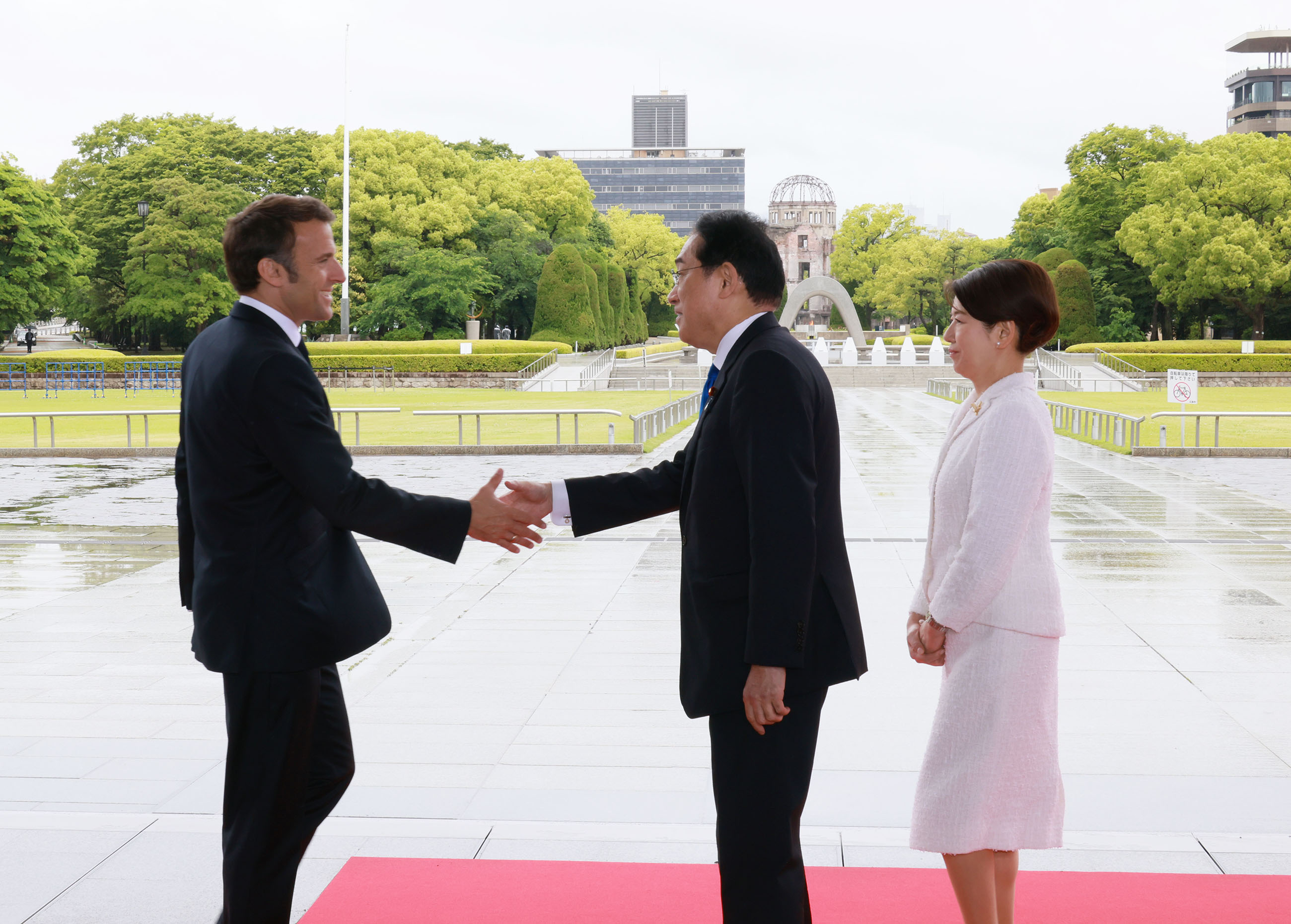 マクロン仏大統領を出迎える岸田総理