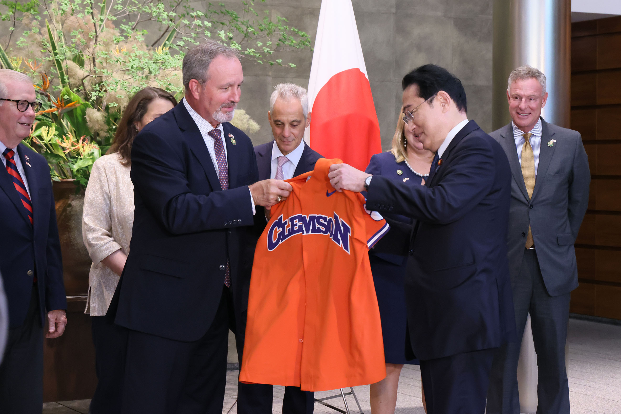 表敬を受ける岸田総理２