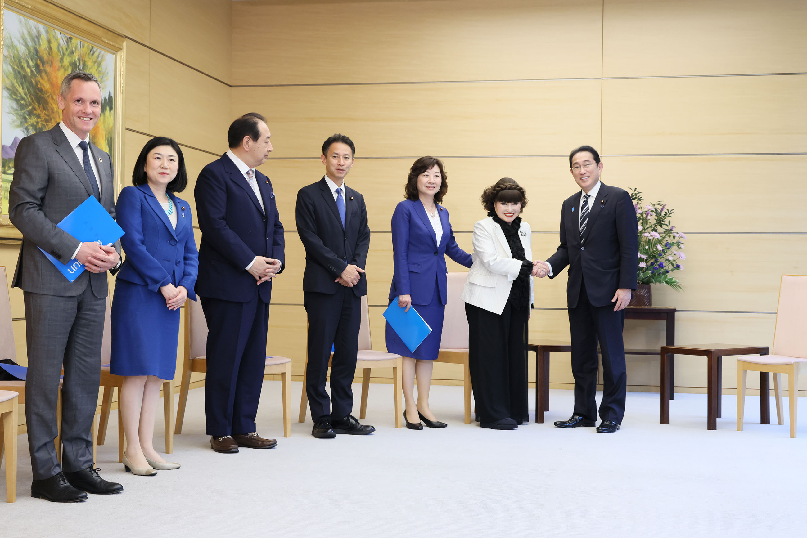 表敬を受ける岸田総理１