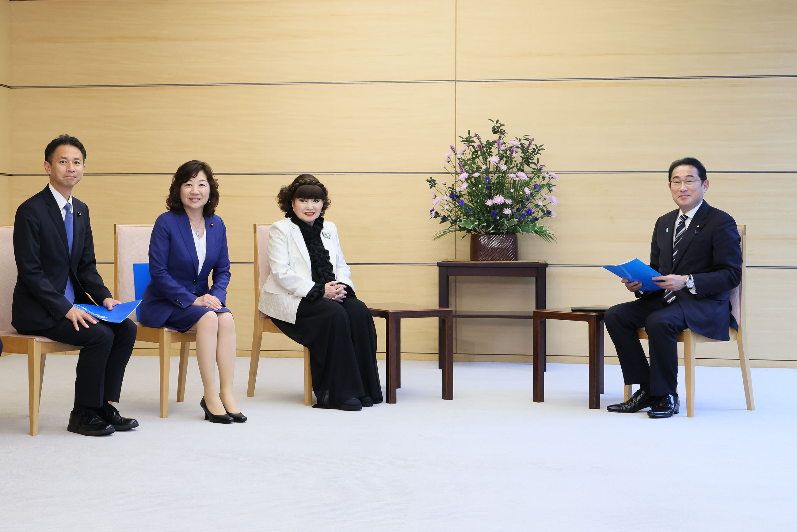 表敬を受ける岸田総理２