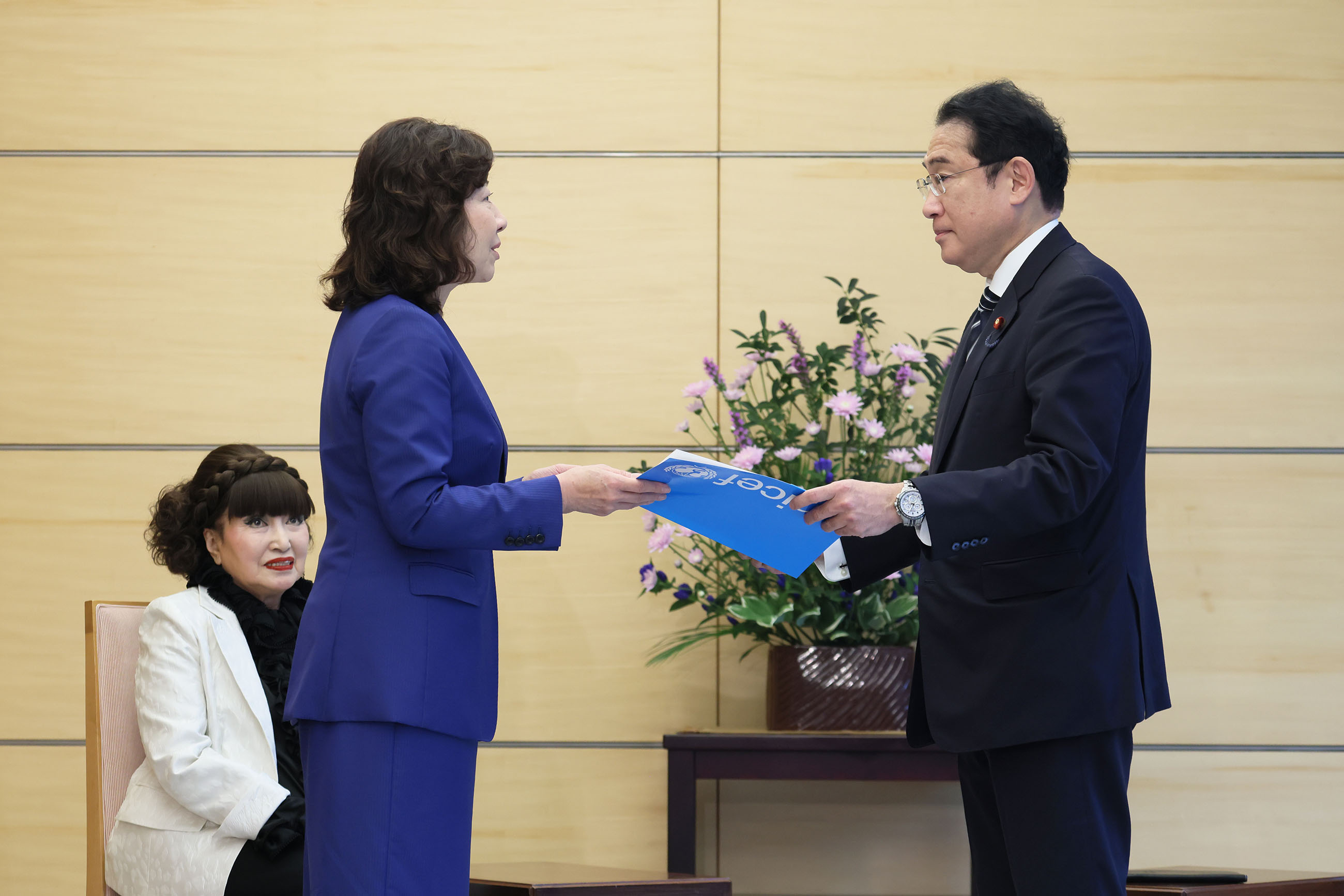 表敬を受ける岸田総理４