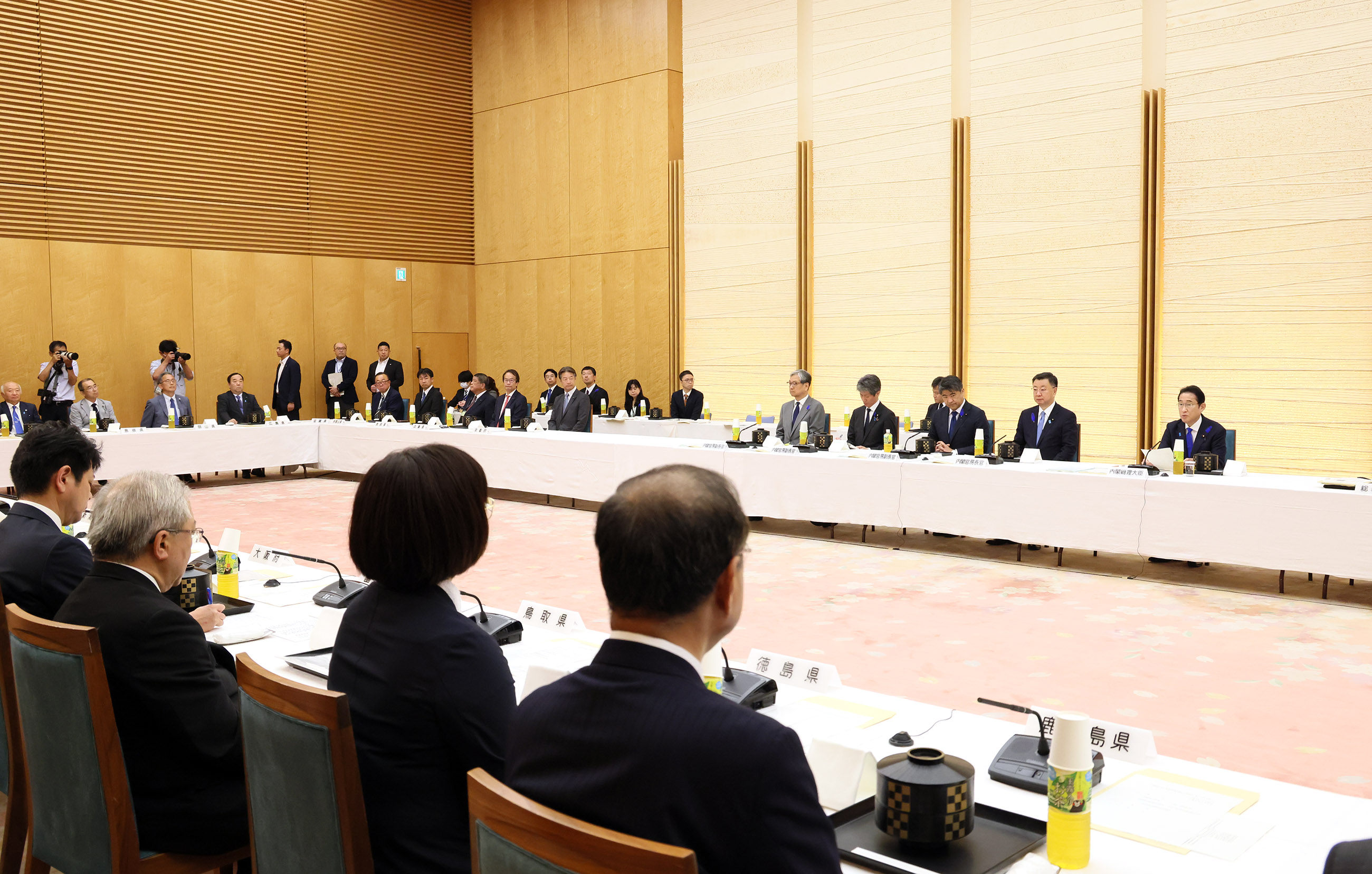 挨拶する岸田総理４