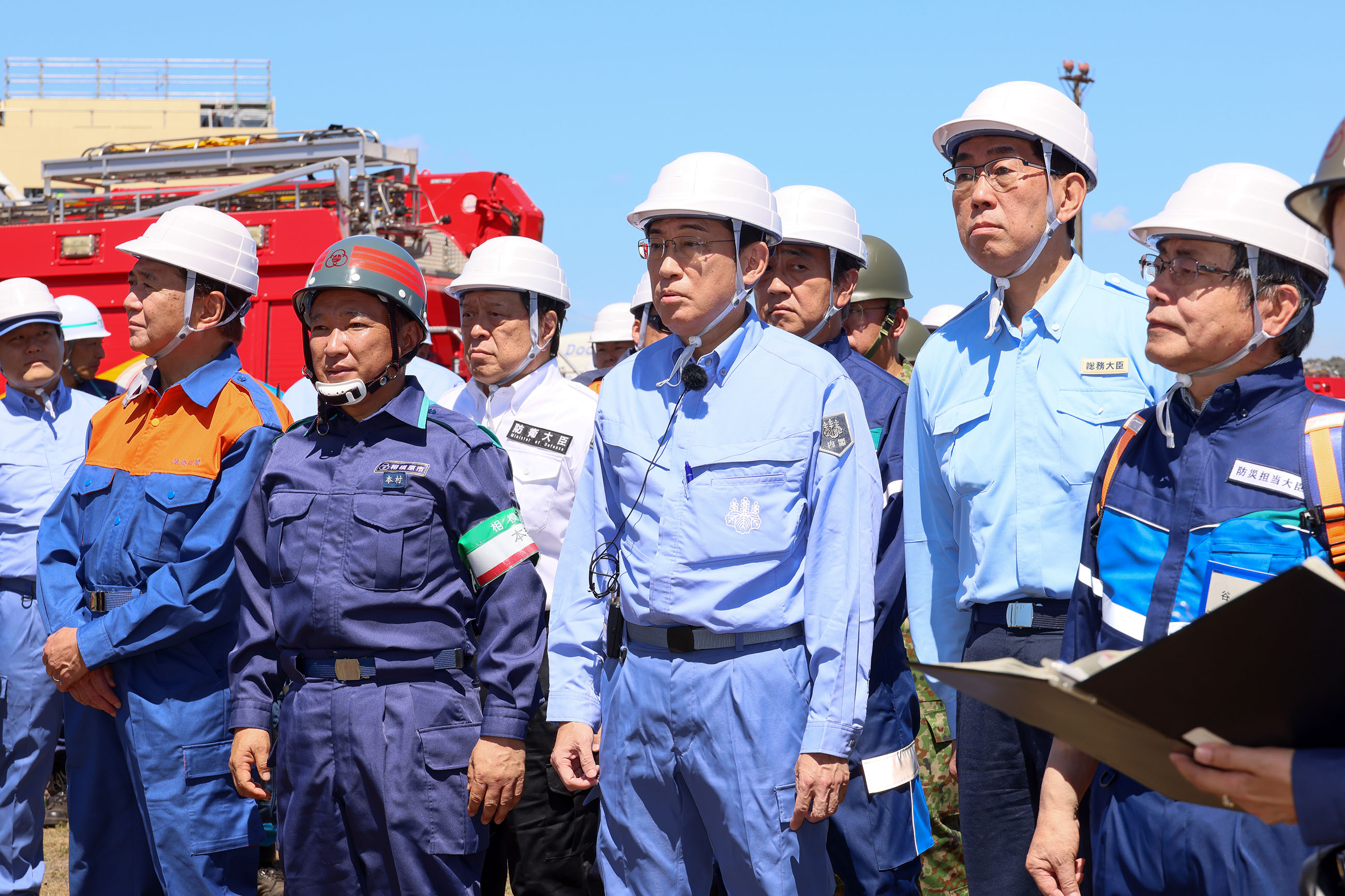 救出救助・消火訓練を視察する岸田総理２