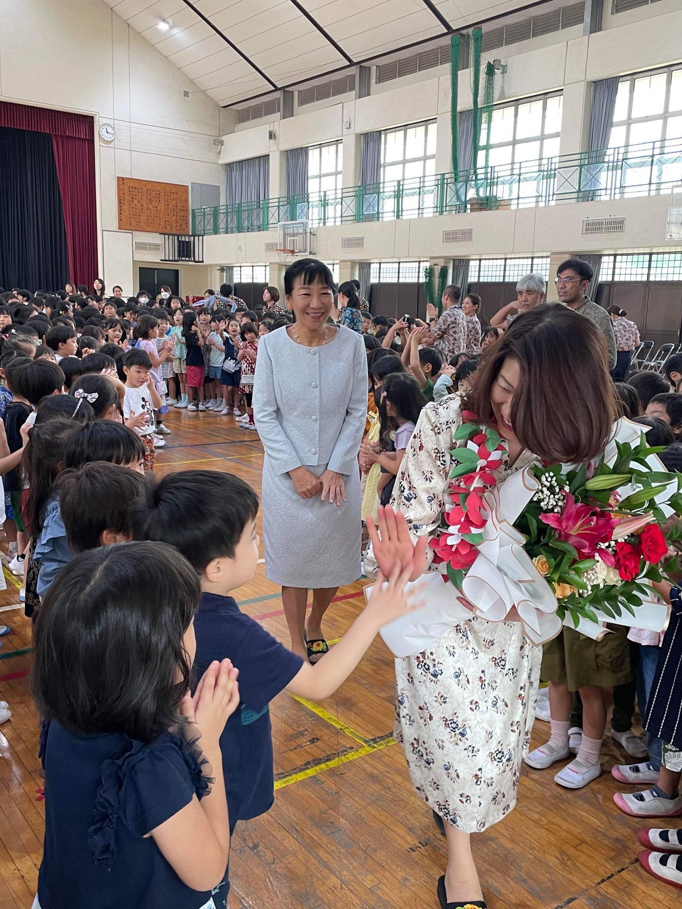 ジャカルタ日本人学校を訪問する総理夫人１