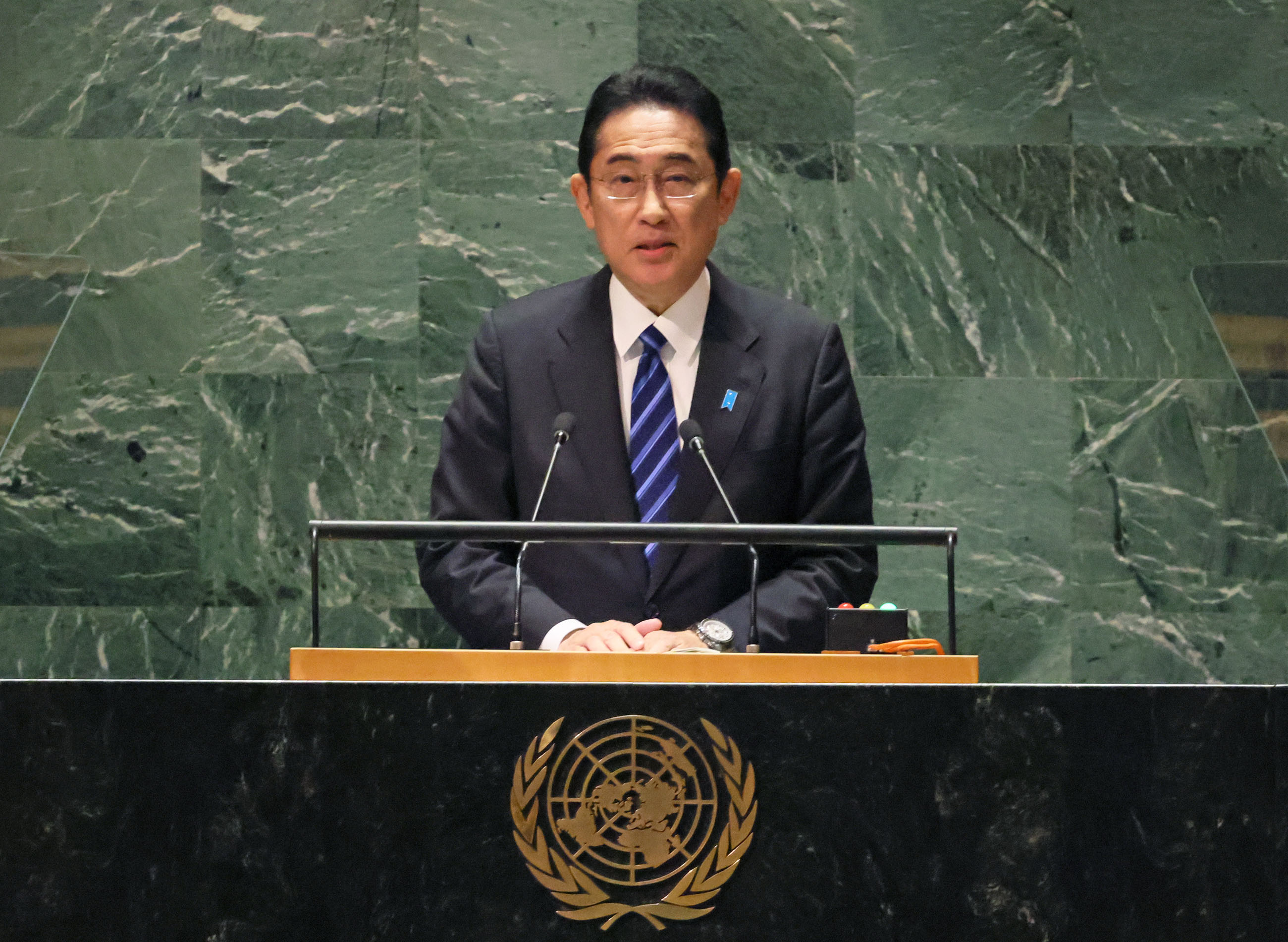 国連総会議場で一般討論演説を行う岸田総理４
