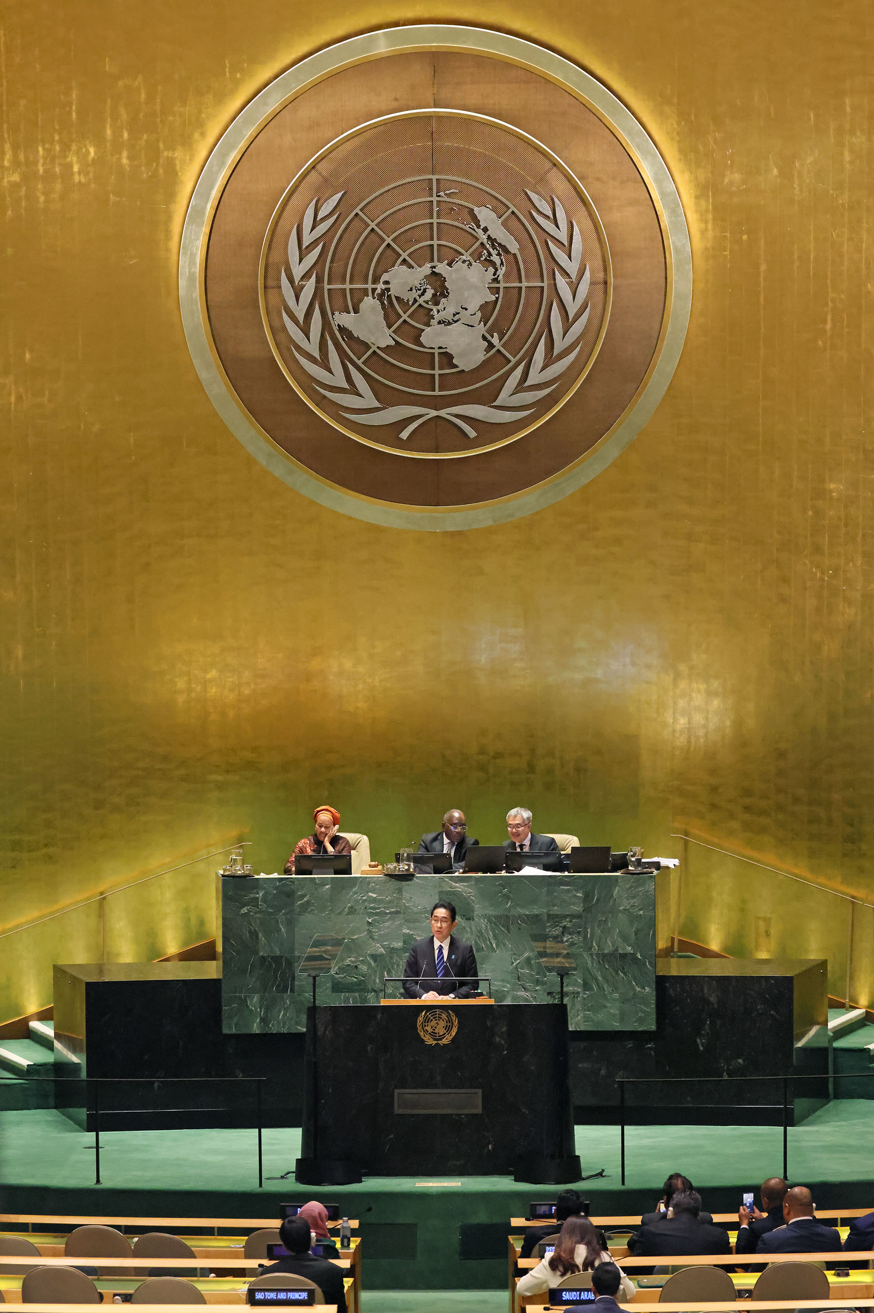 国連総会議場で一般討論演説を行う岸田総理６