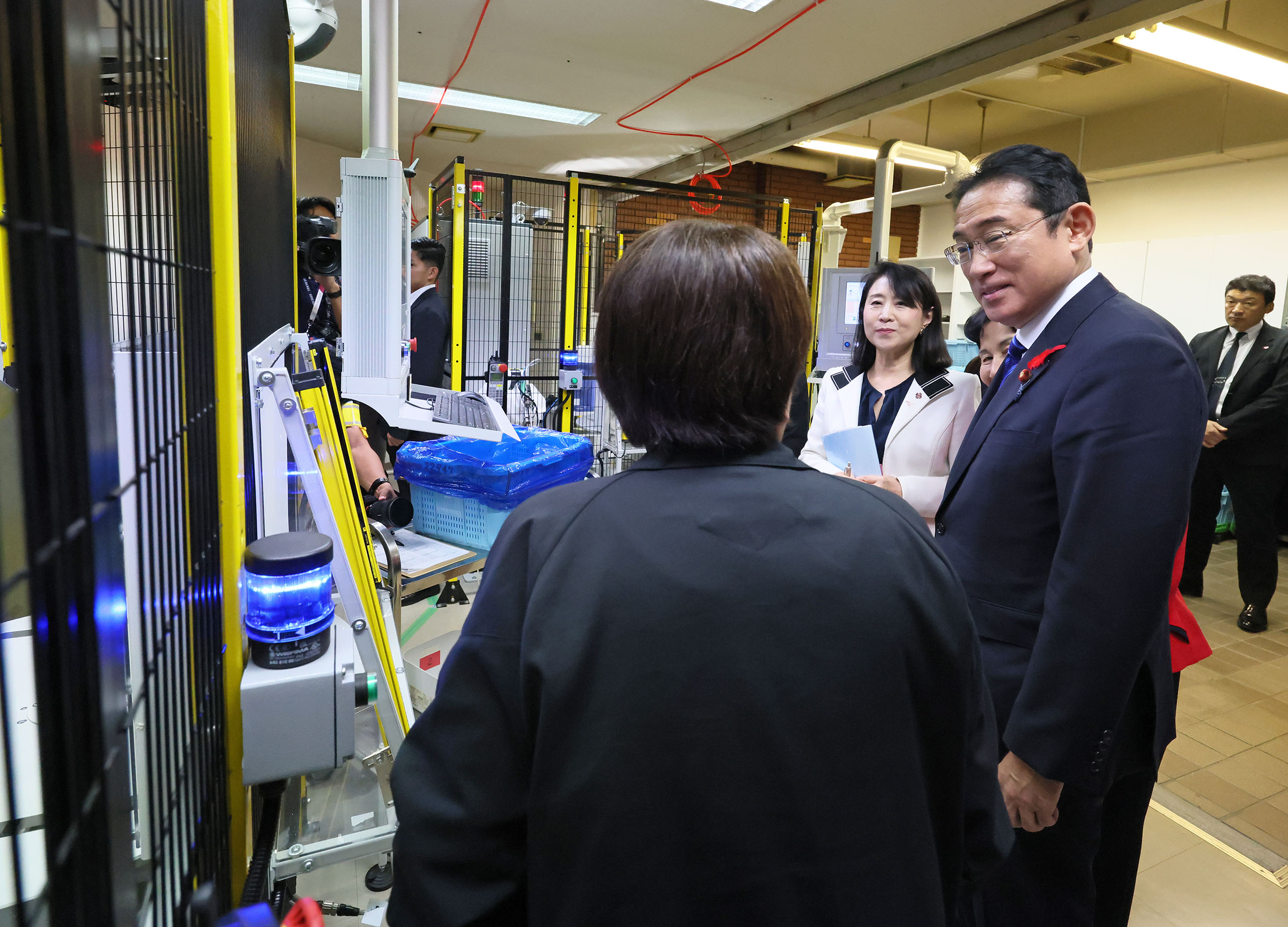 視察をする岸田総理３