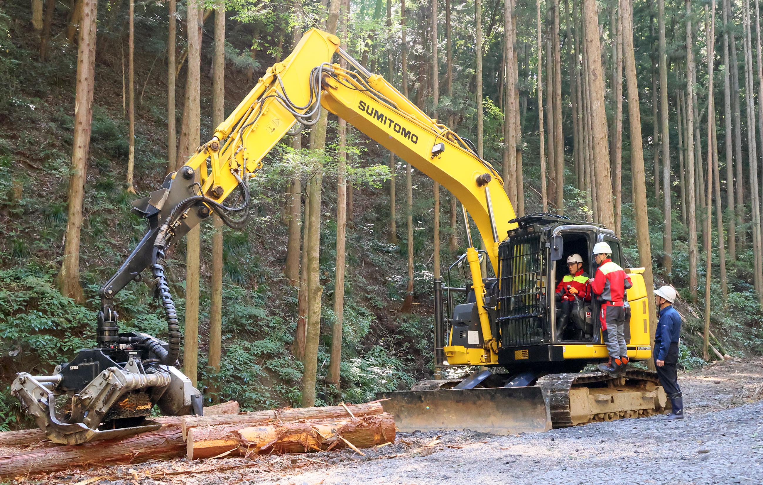伐採・造林作業を視察する岸田総理５