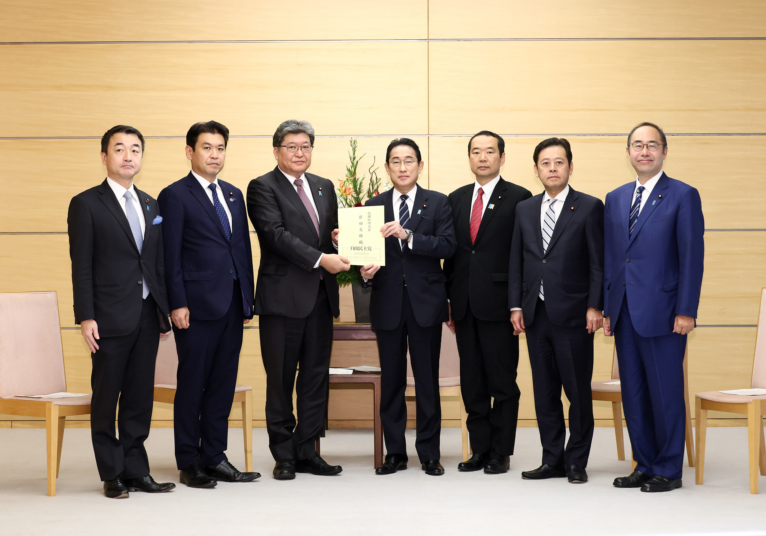 自由民主党による日本ＡＳＥＡＮ友好協力５０周年特別首脳会議に向けた緊急提言申入れ