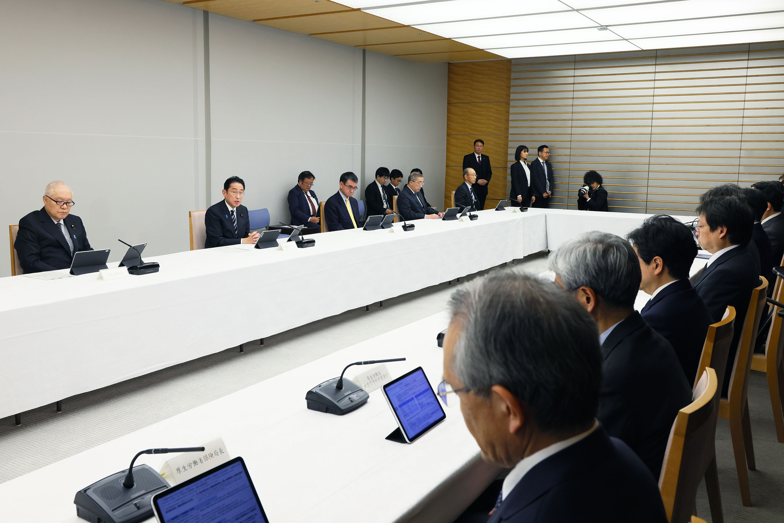 会議のまとめを行う岸田総理４