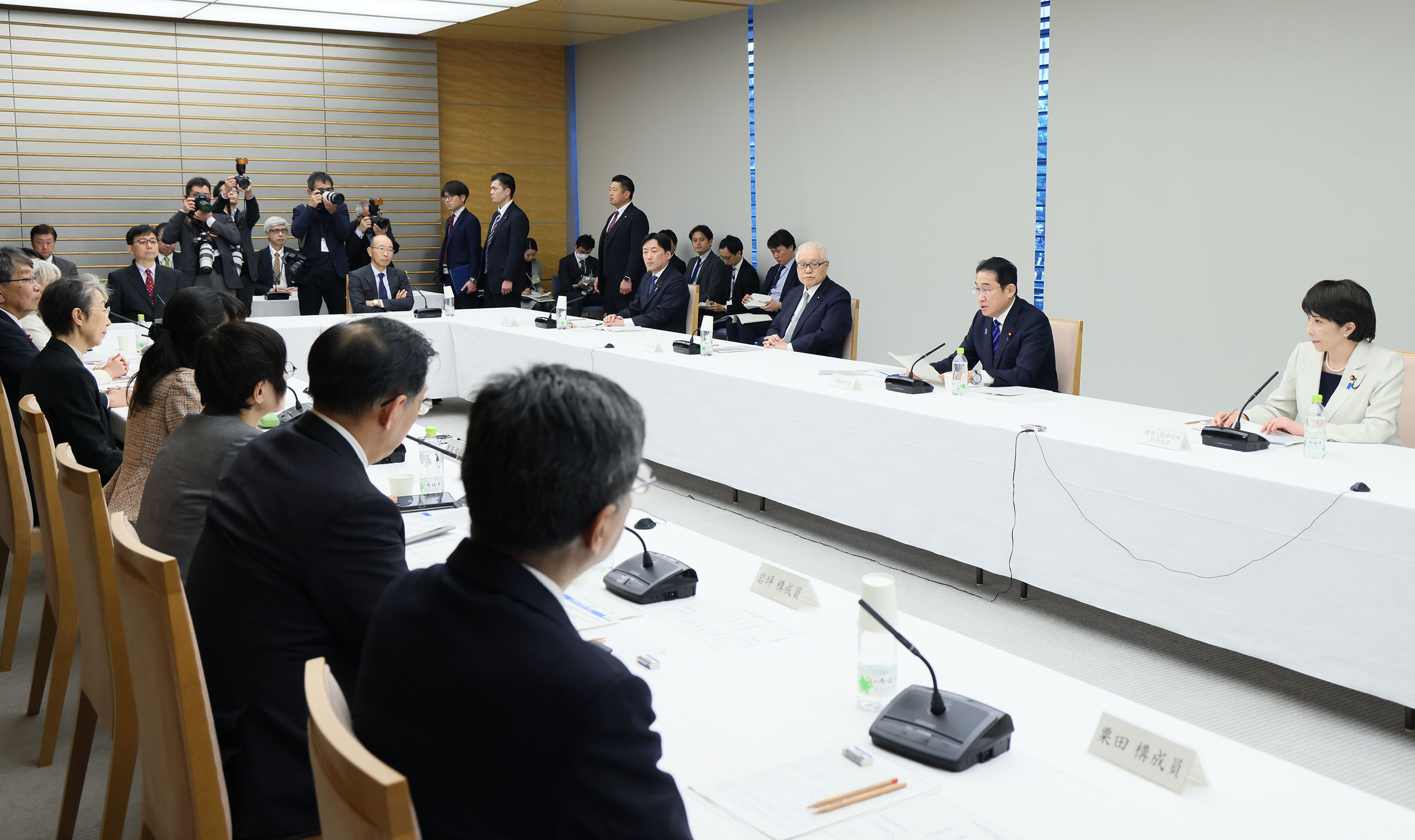 会議のまとめを行う岸田総理３