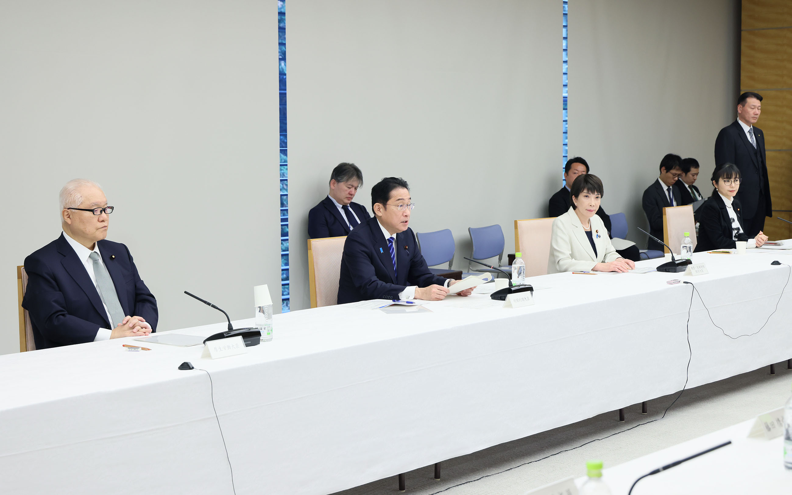 会議のまとめを行う岸田総理４
