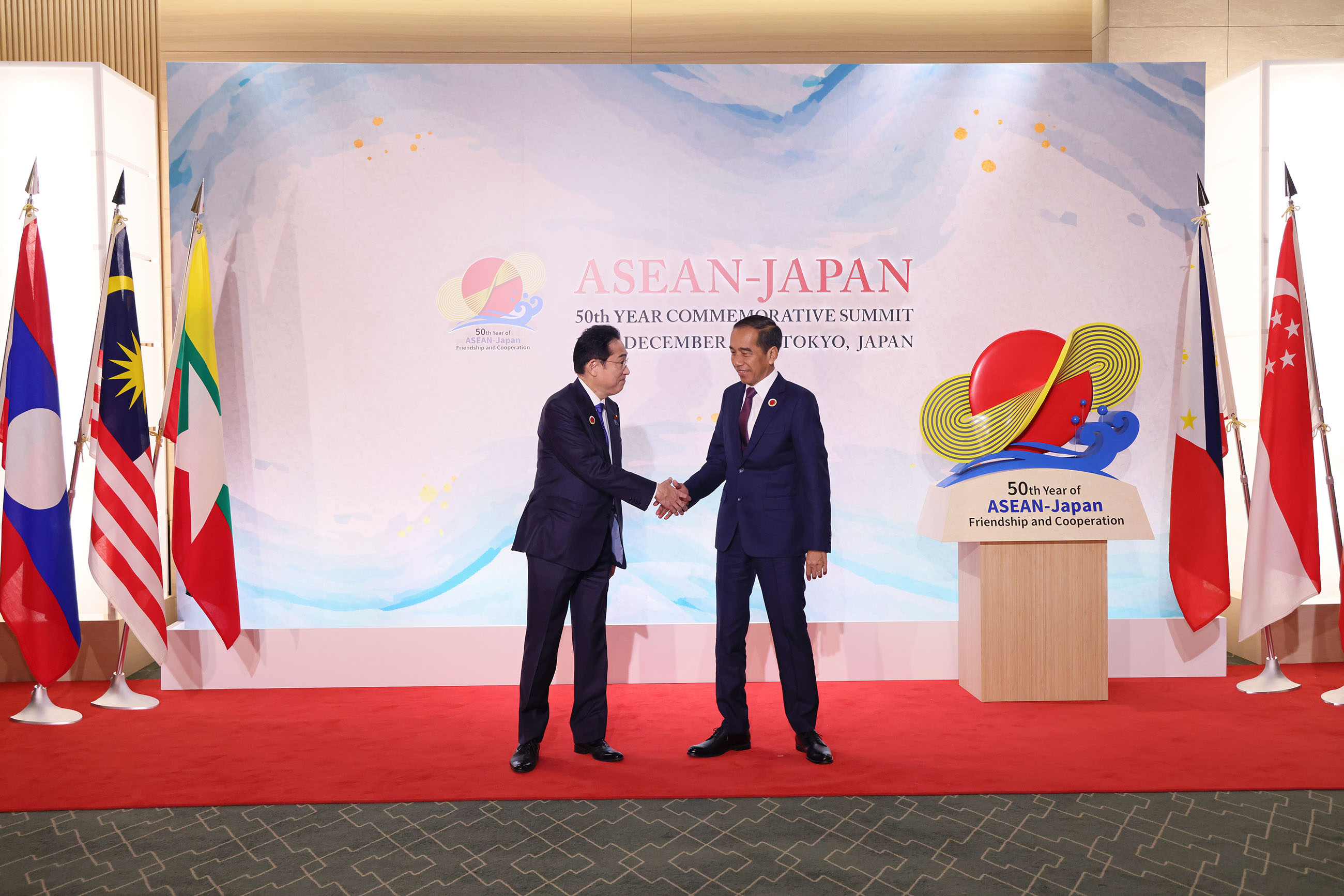 ジョコ・インドネシア共和国大統領を出迎える岸田総理１