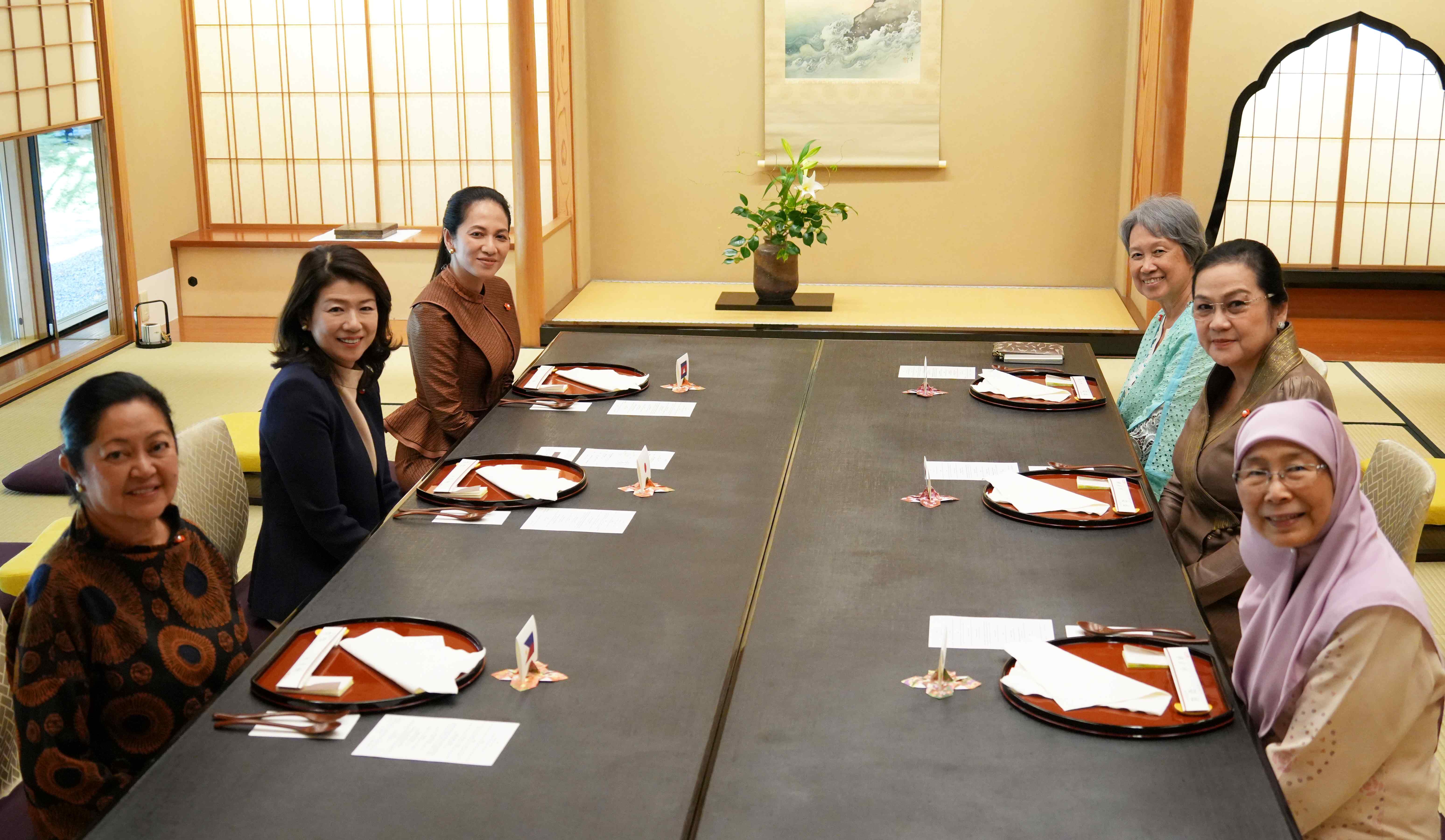 岸田総理夫人主催昼食会１