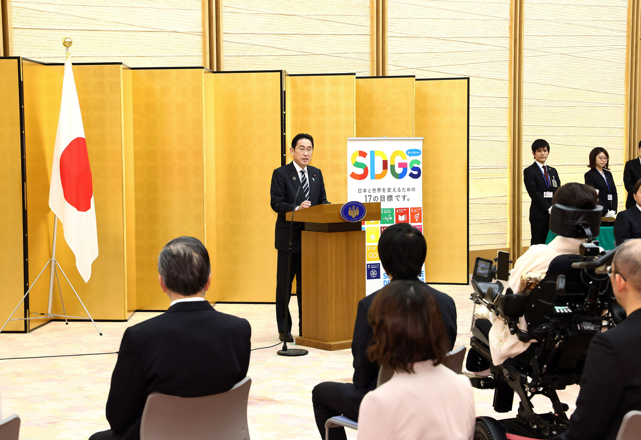 挨拶する岸田総理２