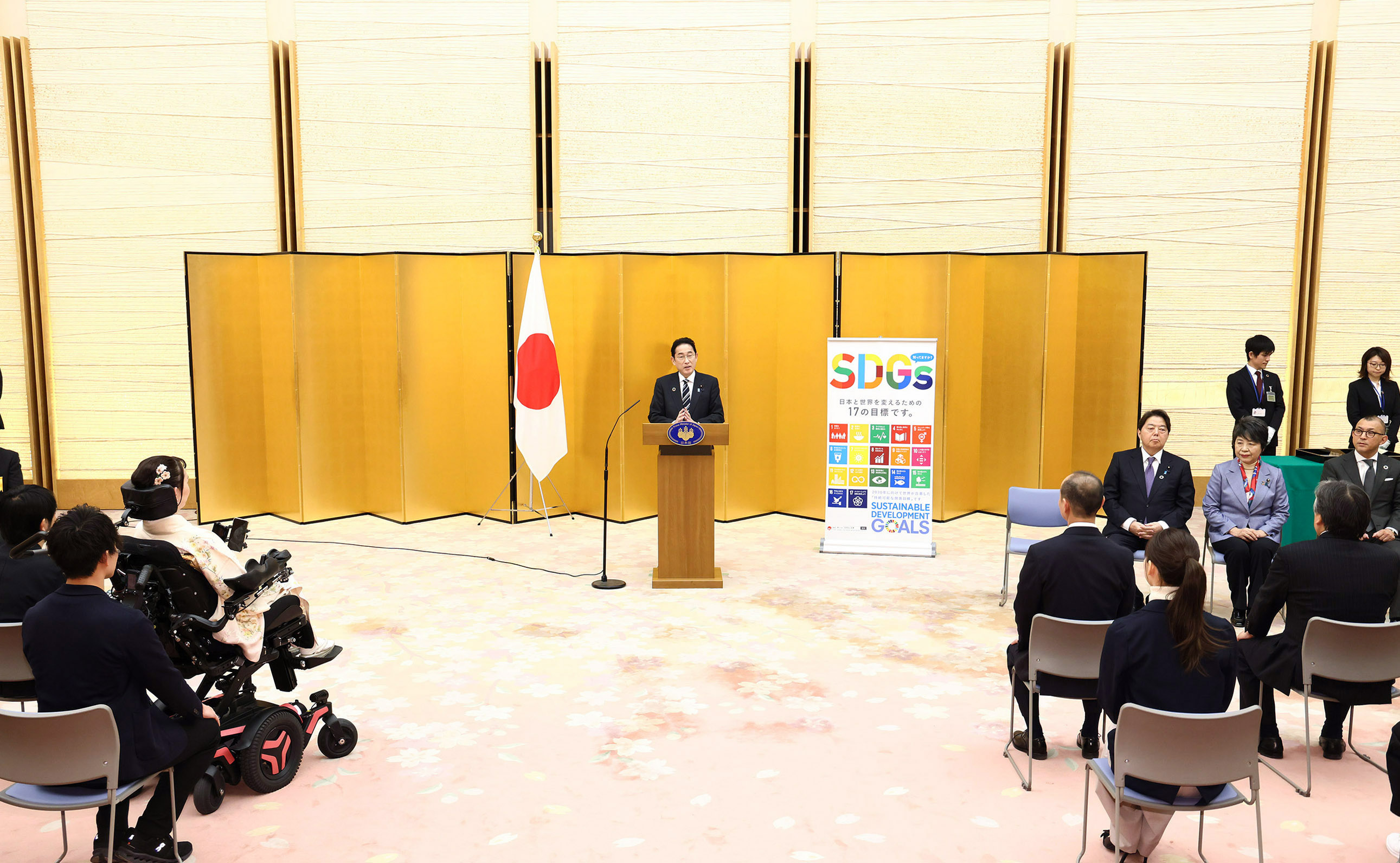 挨拶する岸田総理３