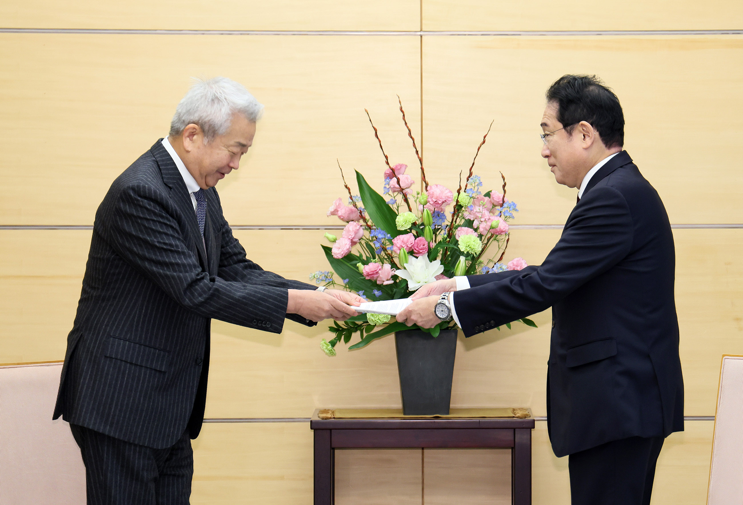 表敬を受ける岸田総理２