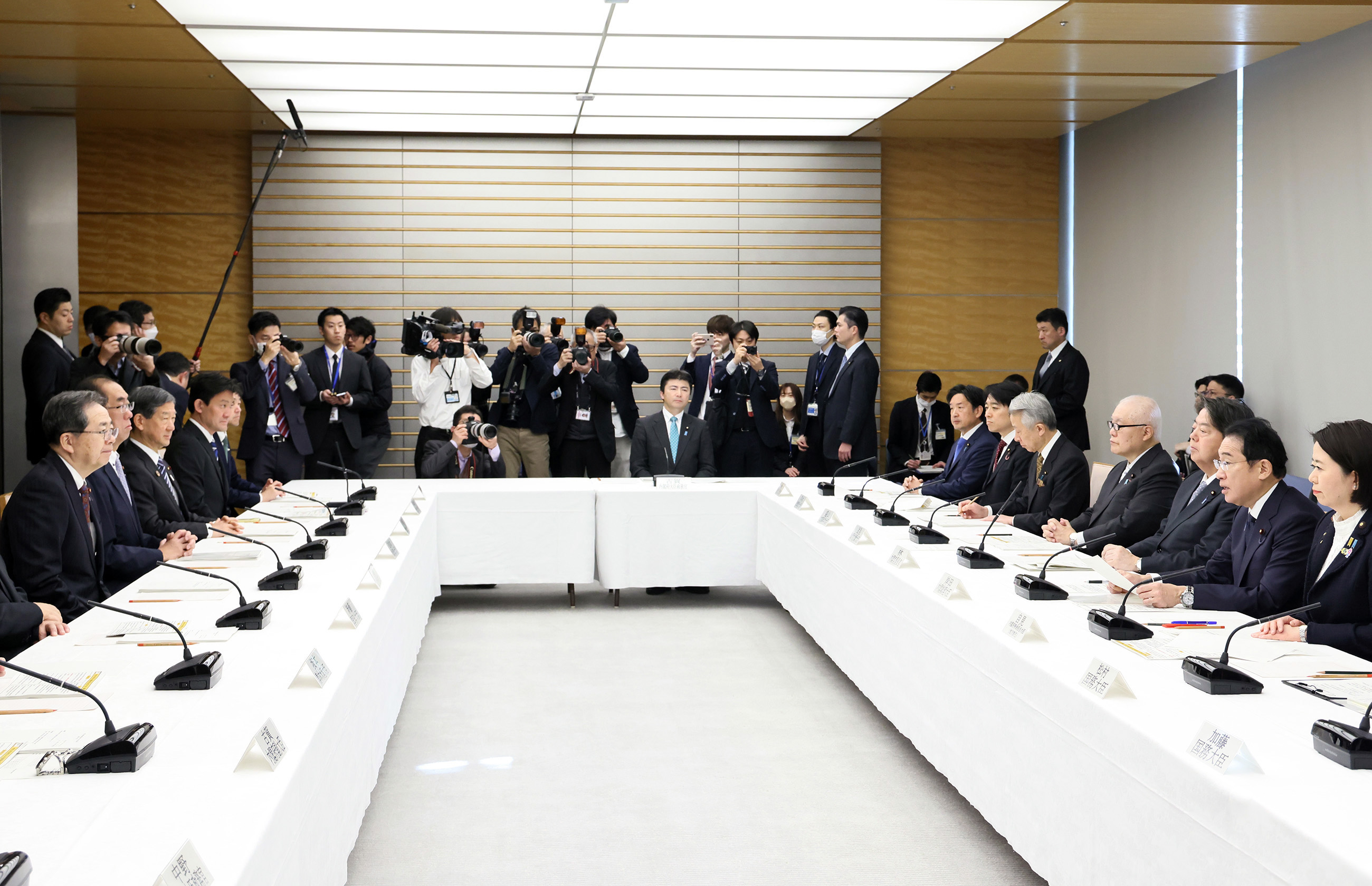 会議のまとめを行う岸田総理２