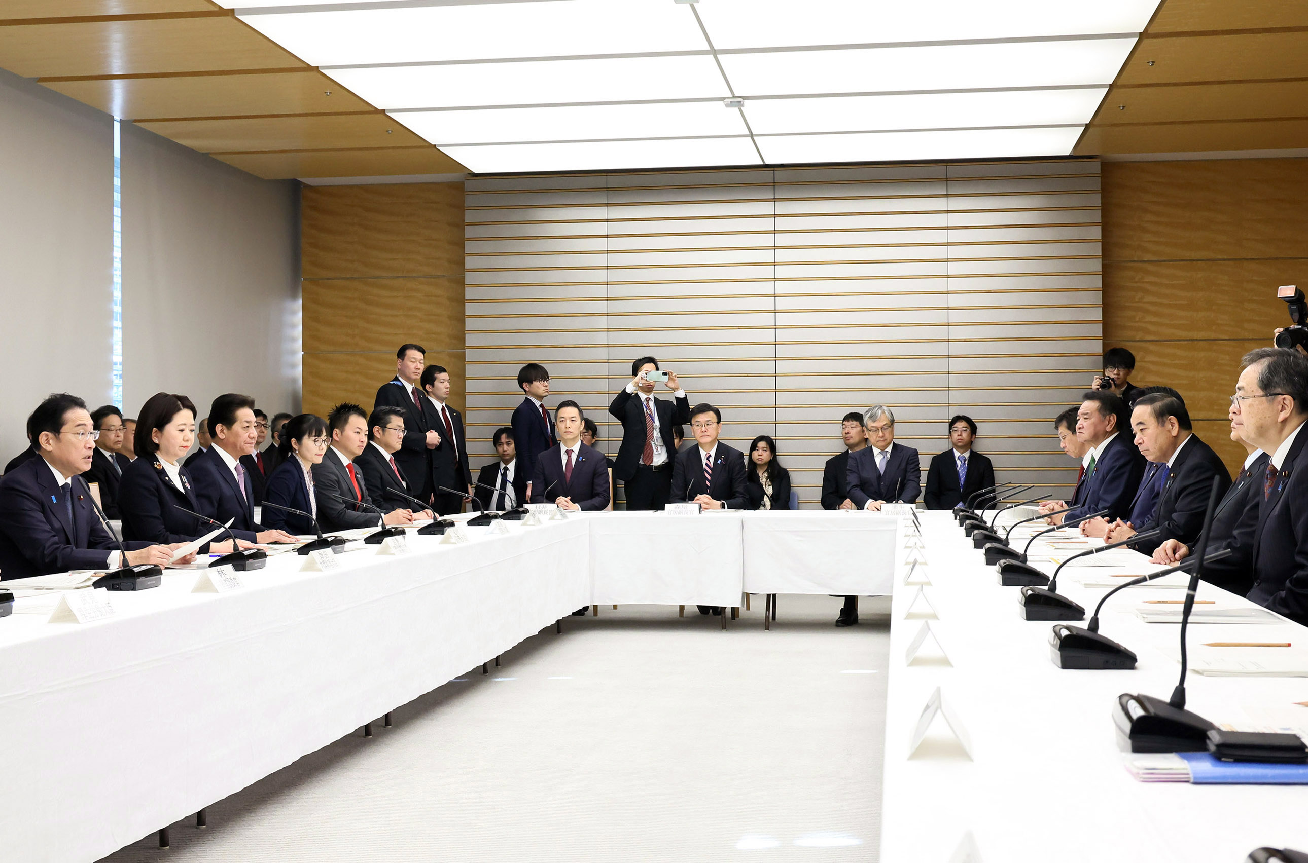 会議のまとめを行う岸田総理３