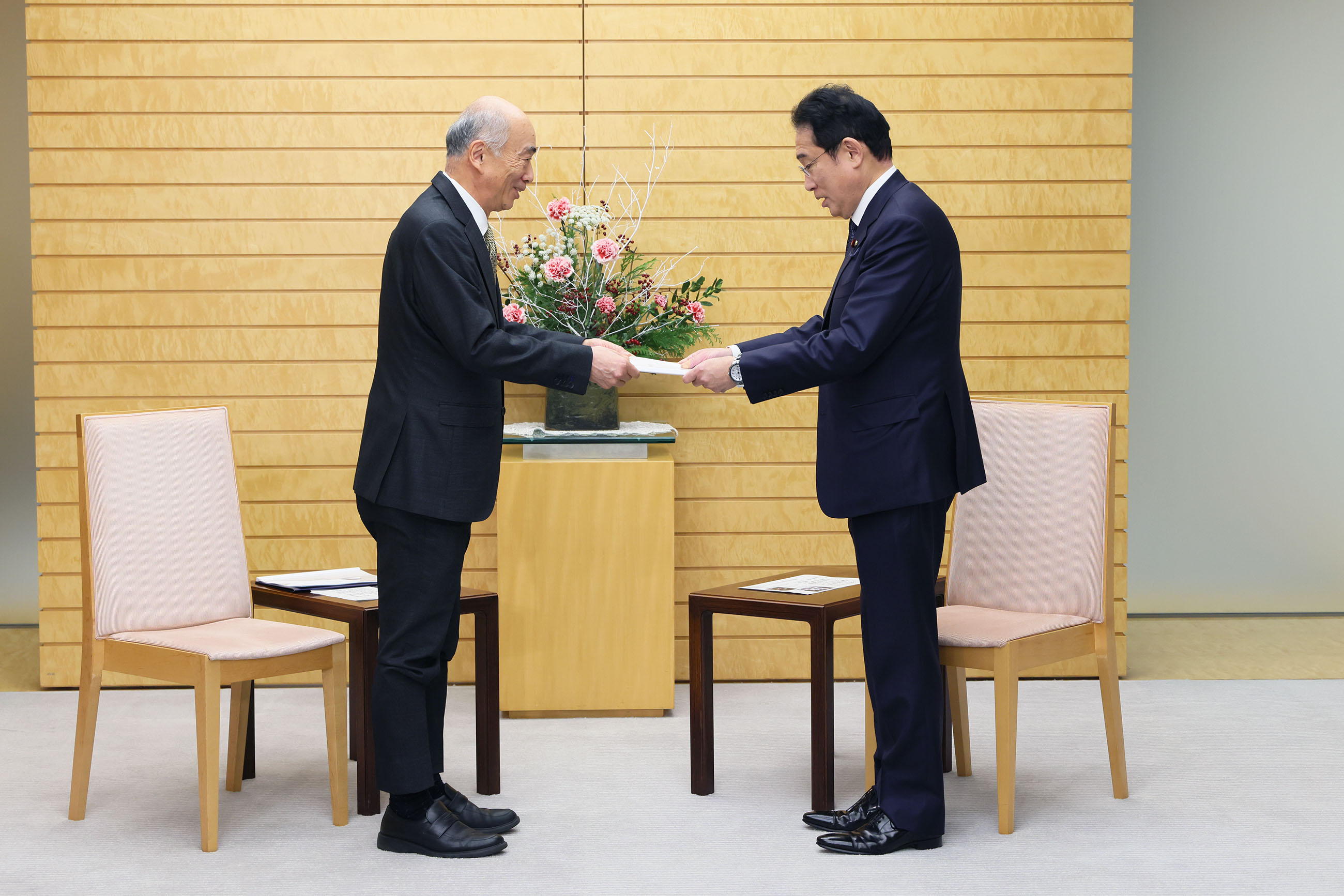 表敬を受ける岸田総理２