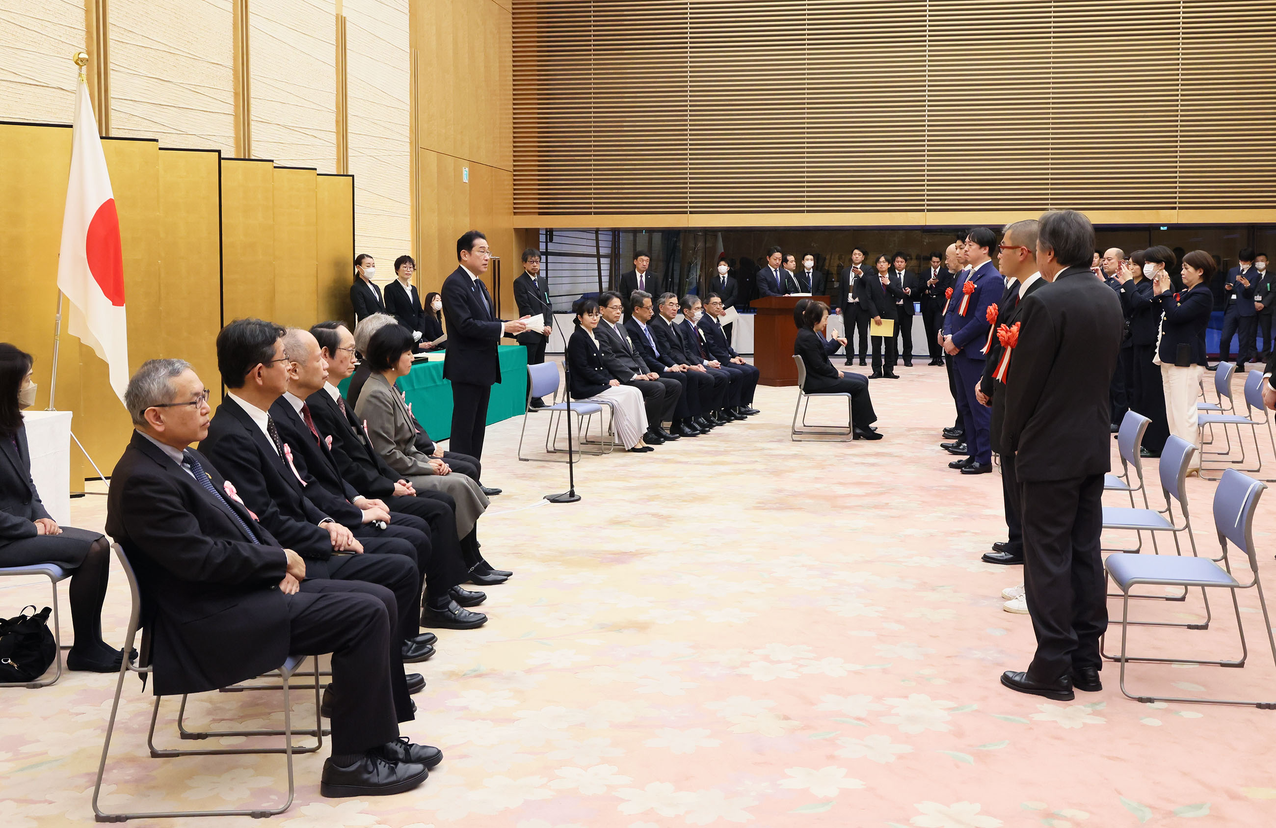 挨拶する岸田総理２