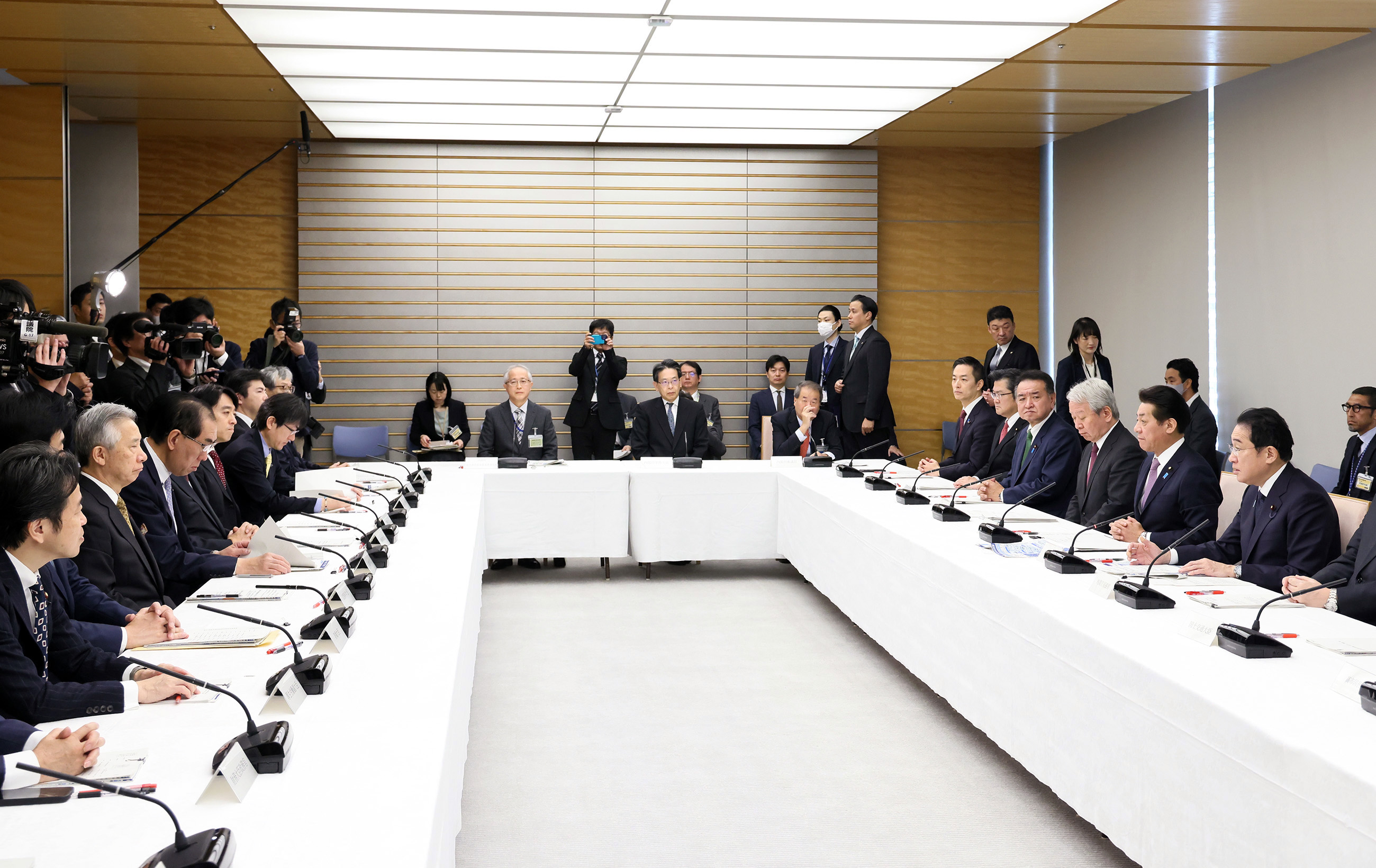 会議のまとめを行う岸田総理３