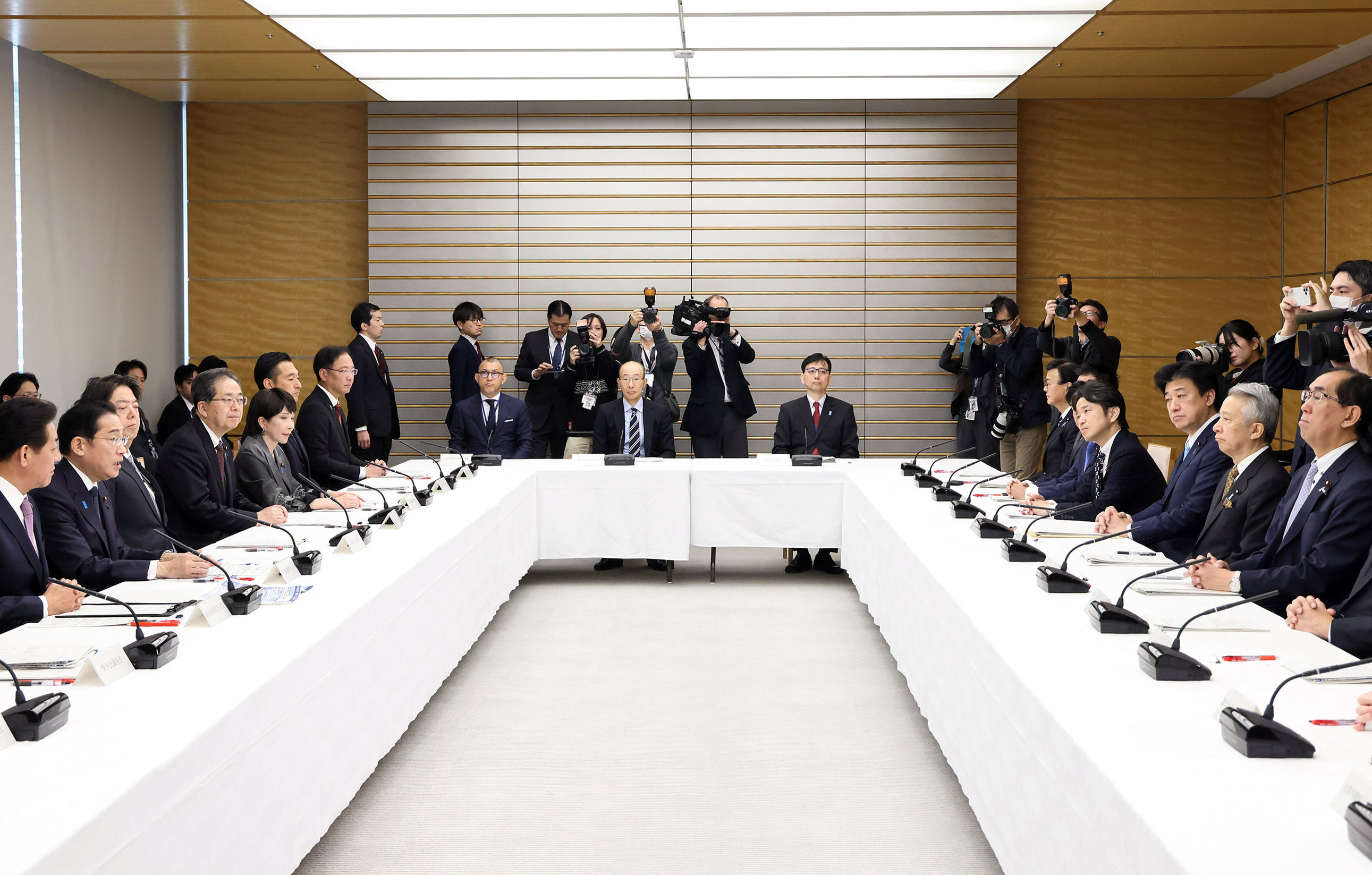 会議のまとめを行う岸田総理４