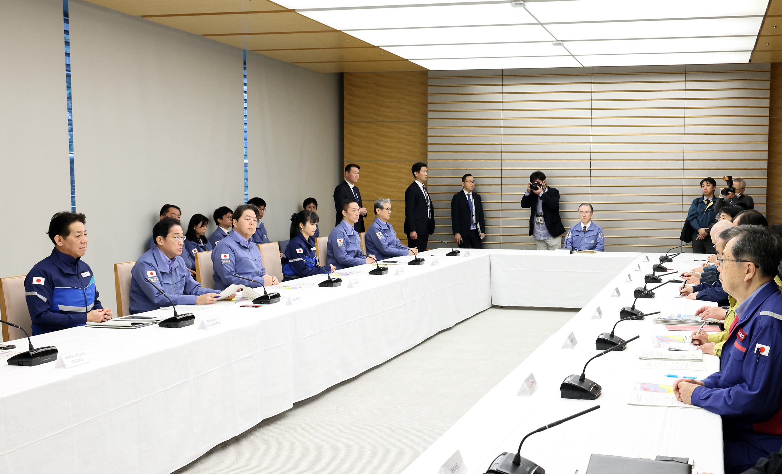 発言する岸田総理３