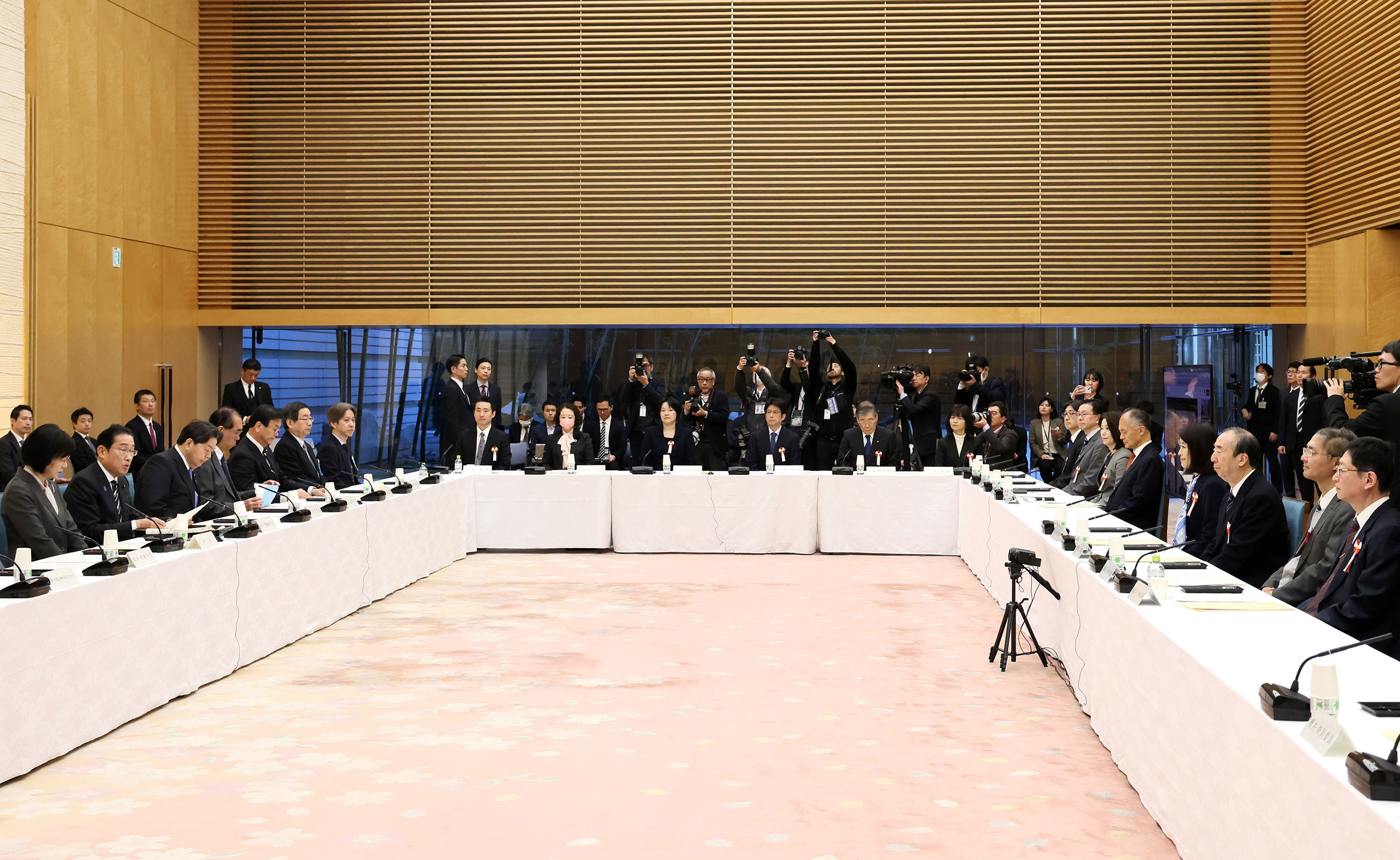 挨拶する岸田総理２