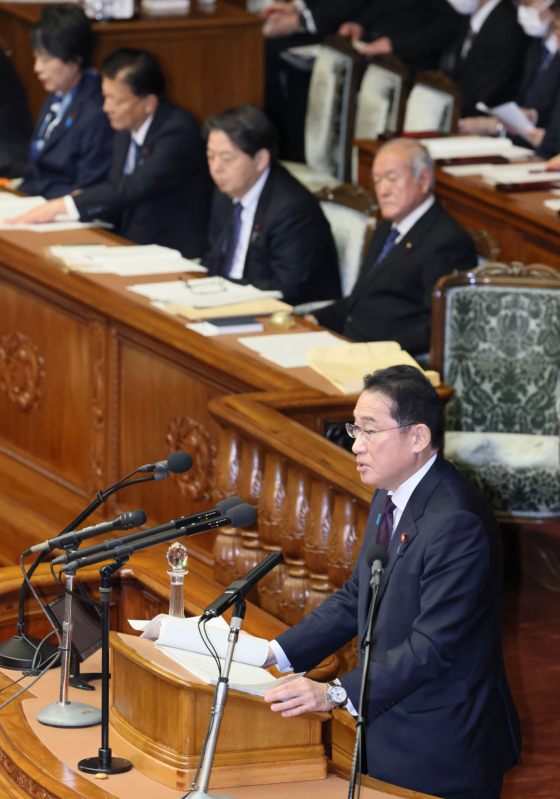 衆議院本会議で施政方針演説を行う岸田総理４