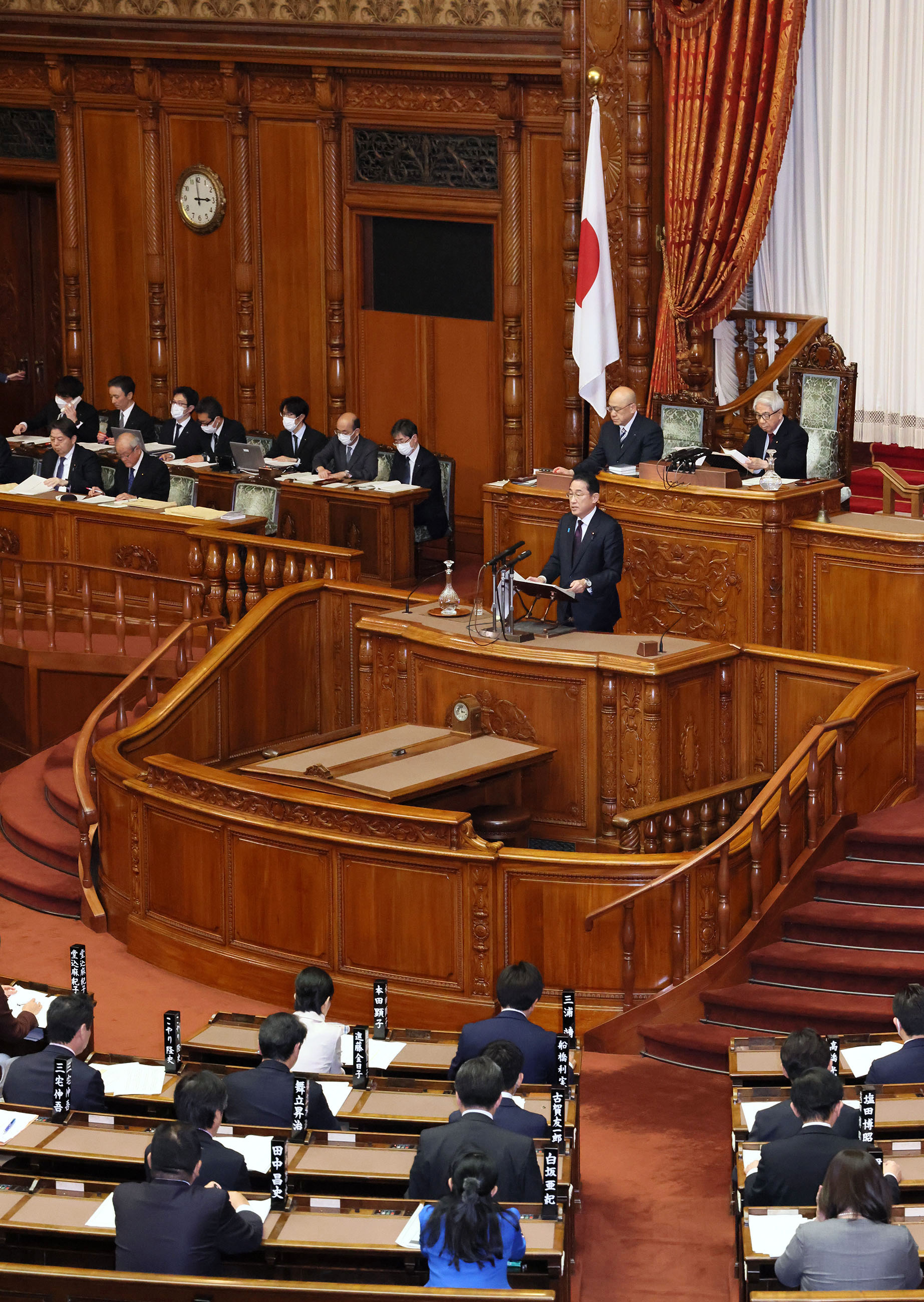 参議院本会議で施政方針演説を行う岸田総理４