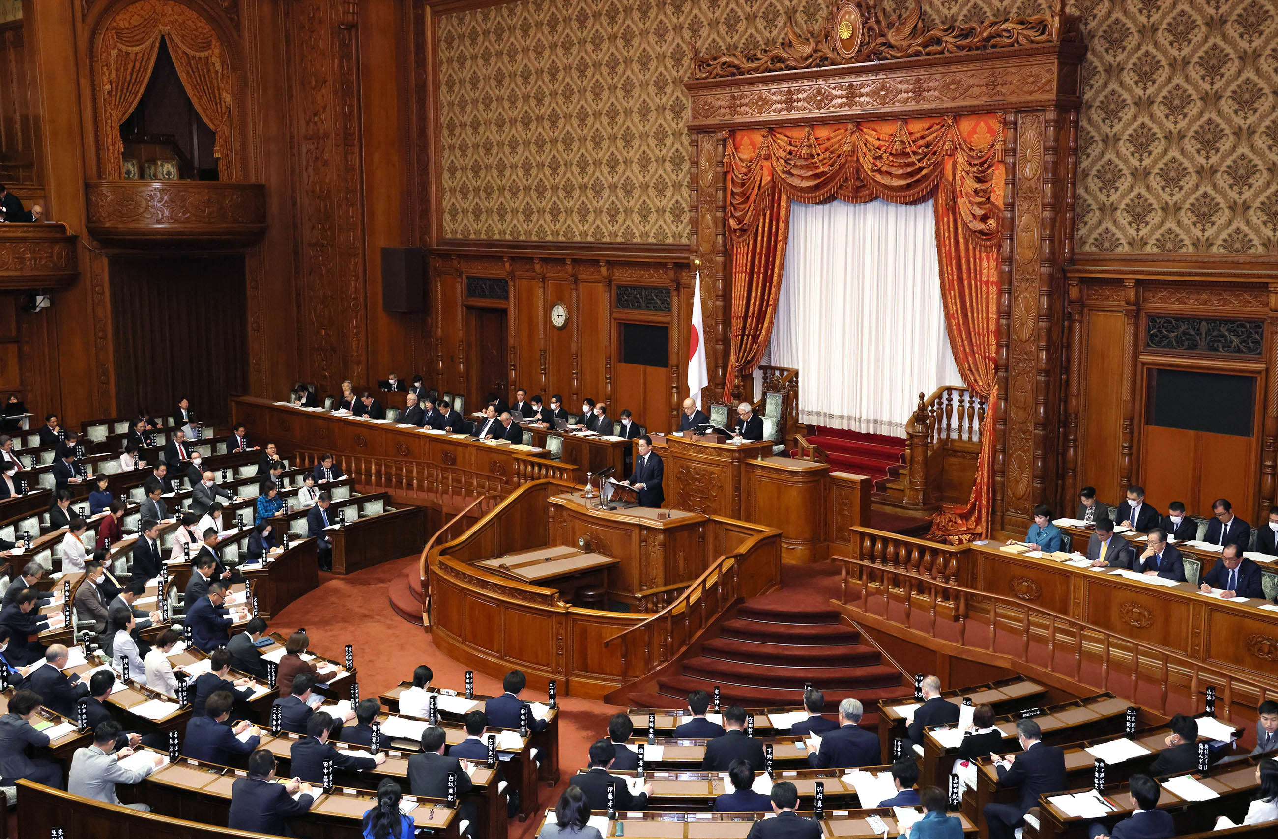 参議院本会議で施政方針演説を行う岸田総理５