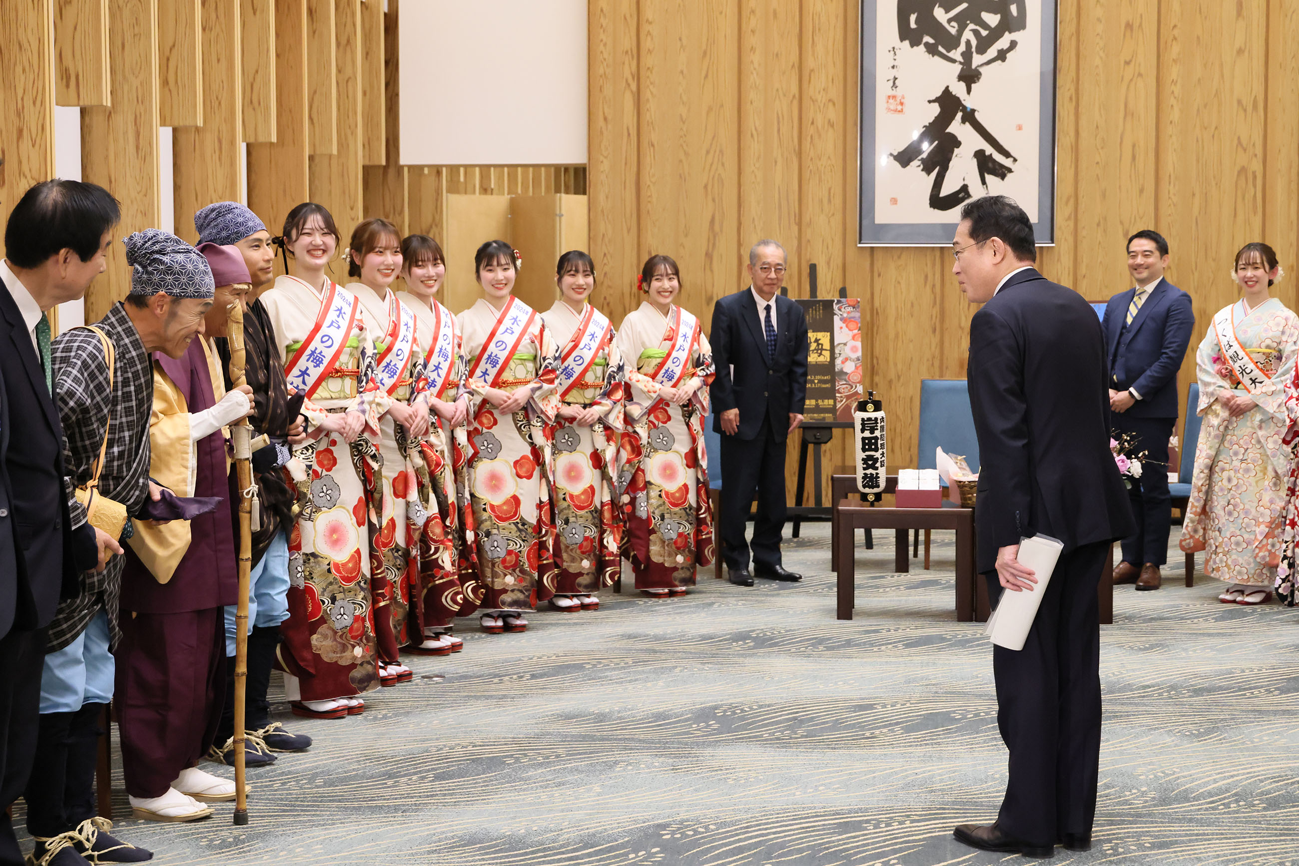 表敬を受ける岸田総理２