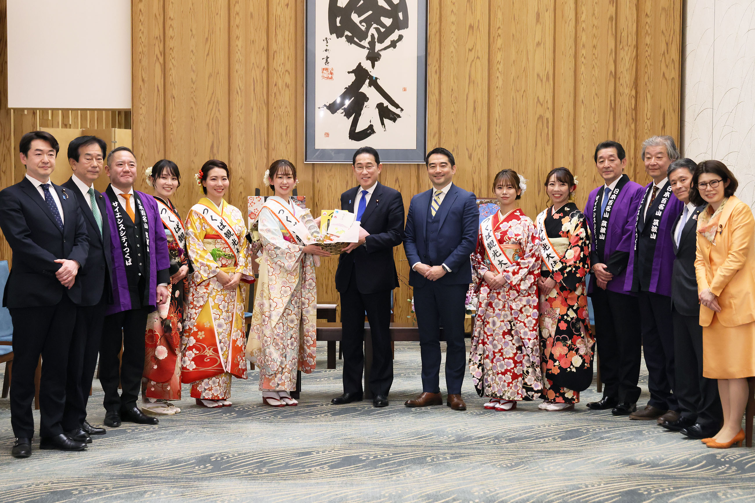 表敬を受ける岸田総理１０