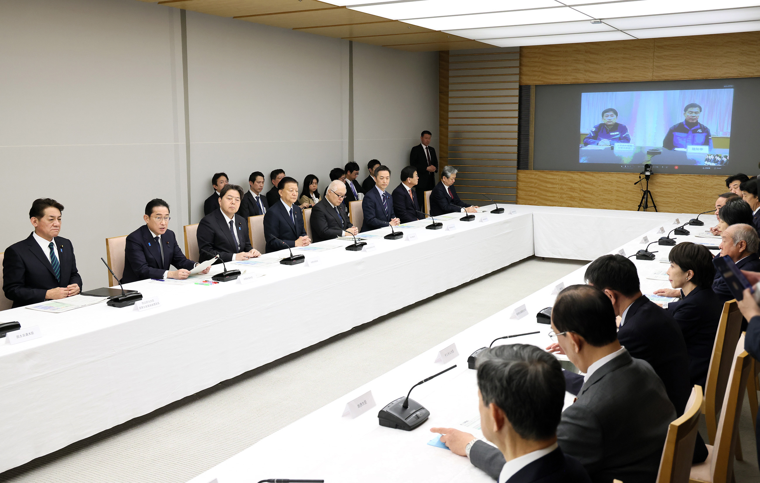 発言する岸田総理３