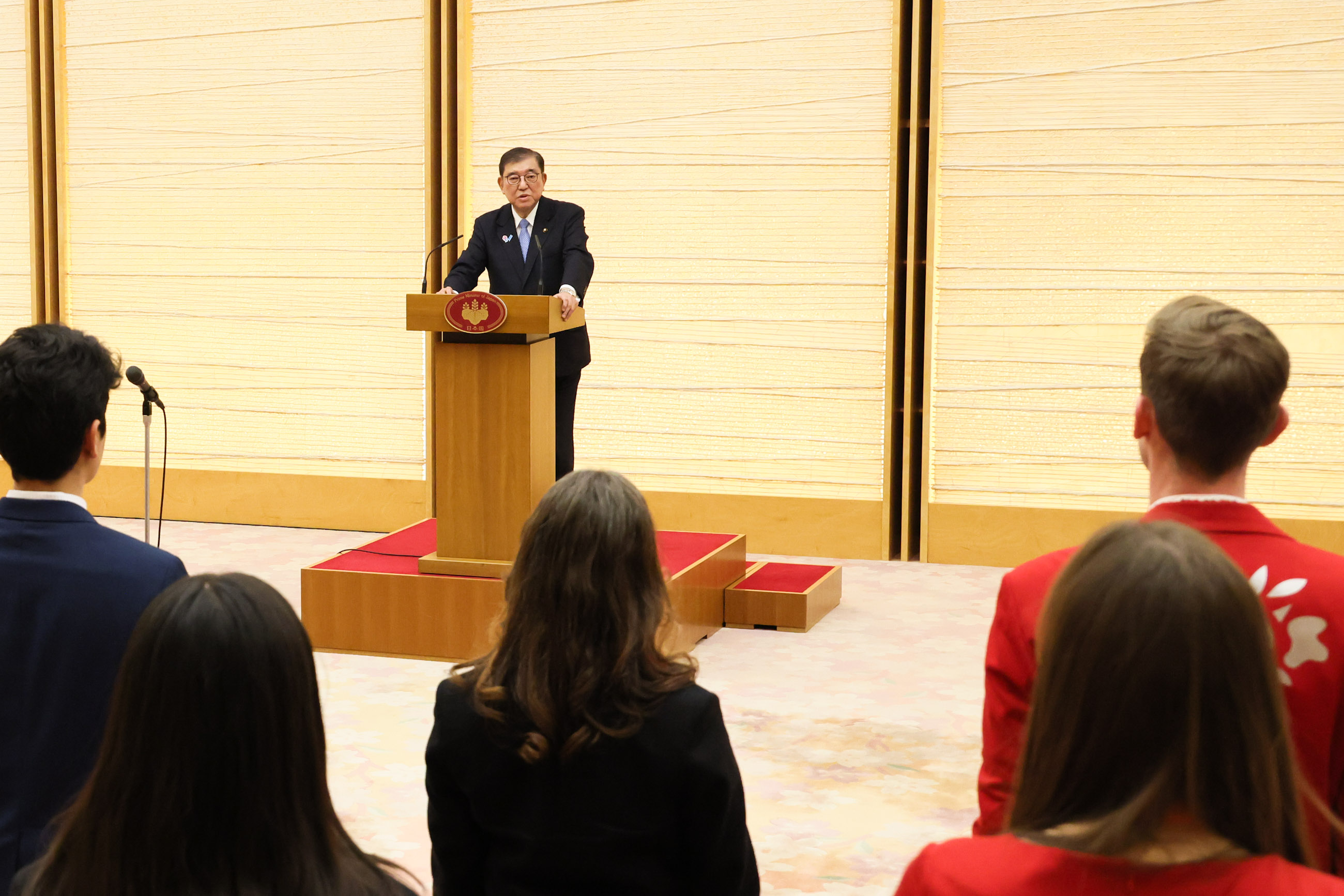 挨拶する石破総理１