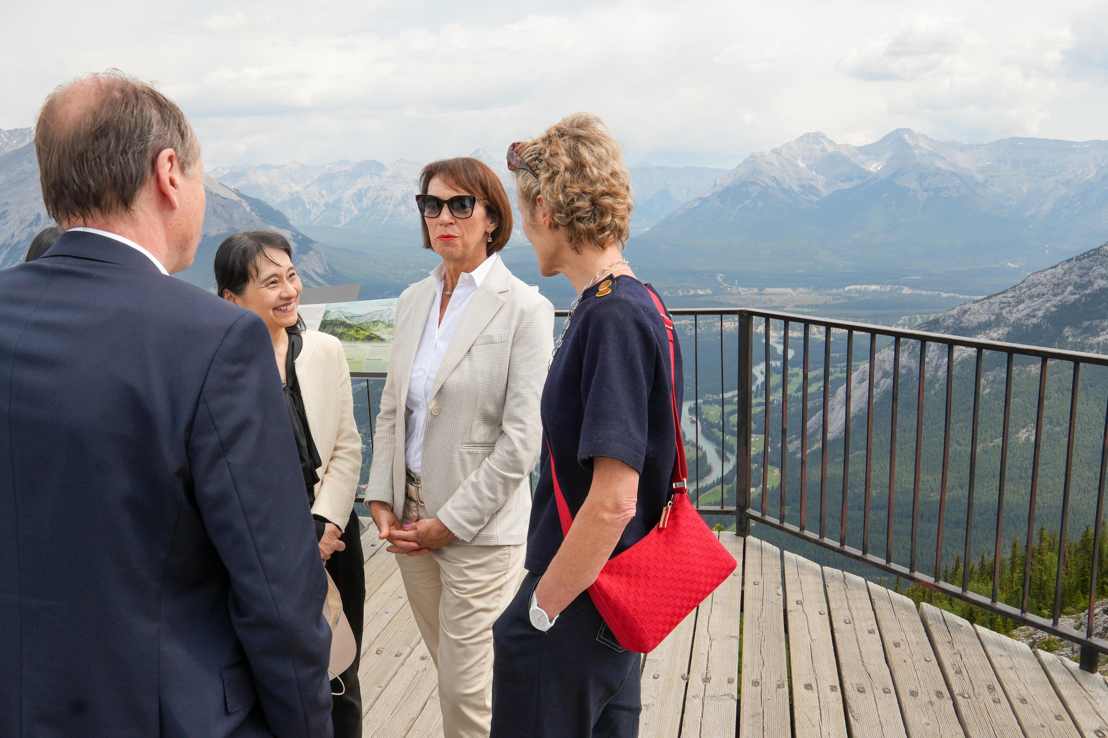 カーニー首相夫人主催配偶者プログラム２