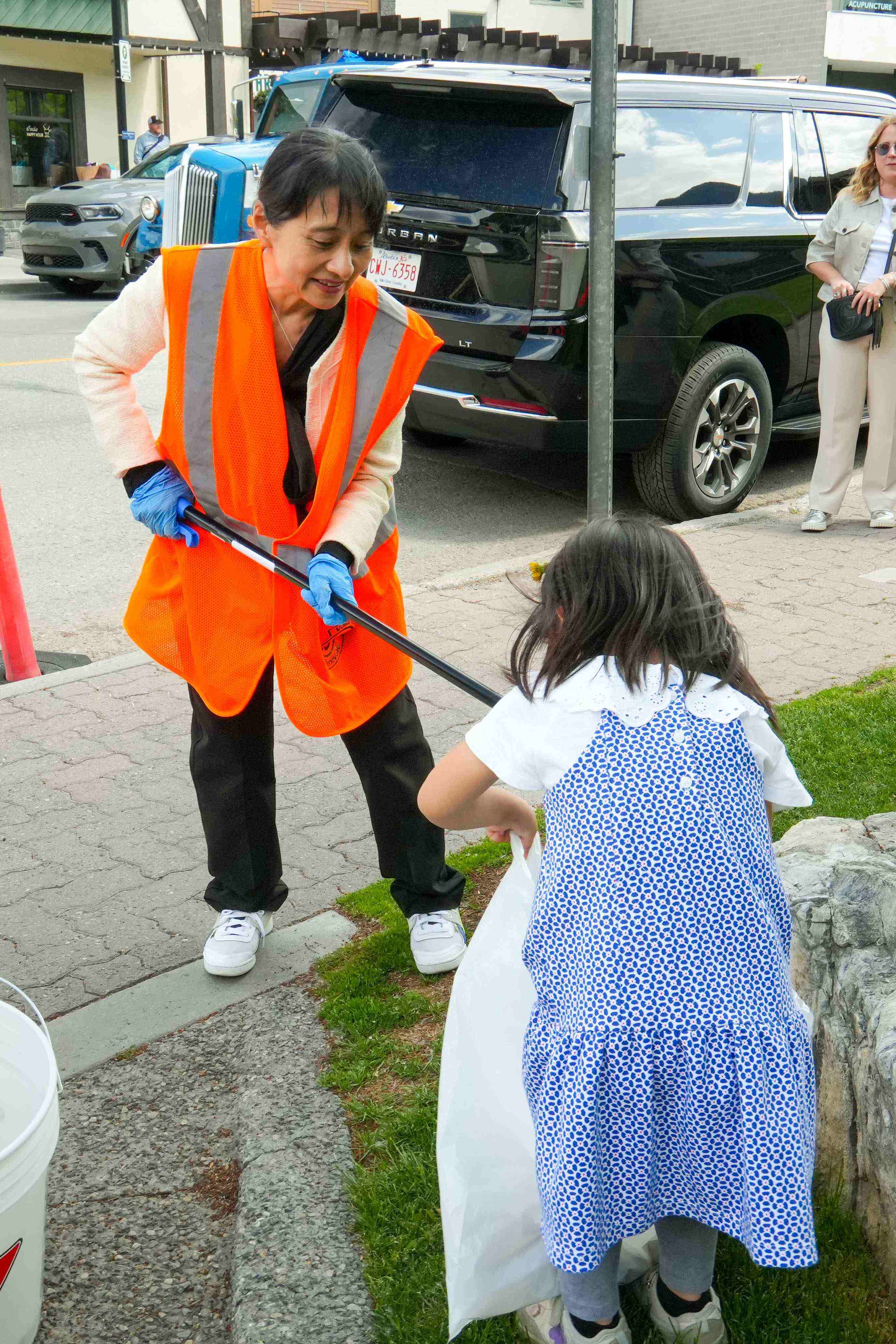 バンフ在留邦人との交流（清掃活動）３