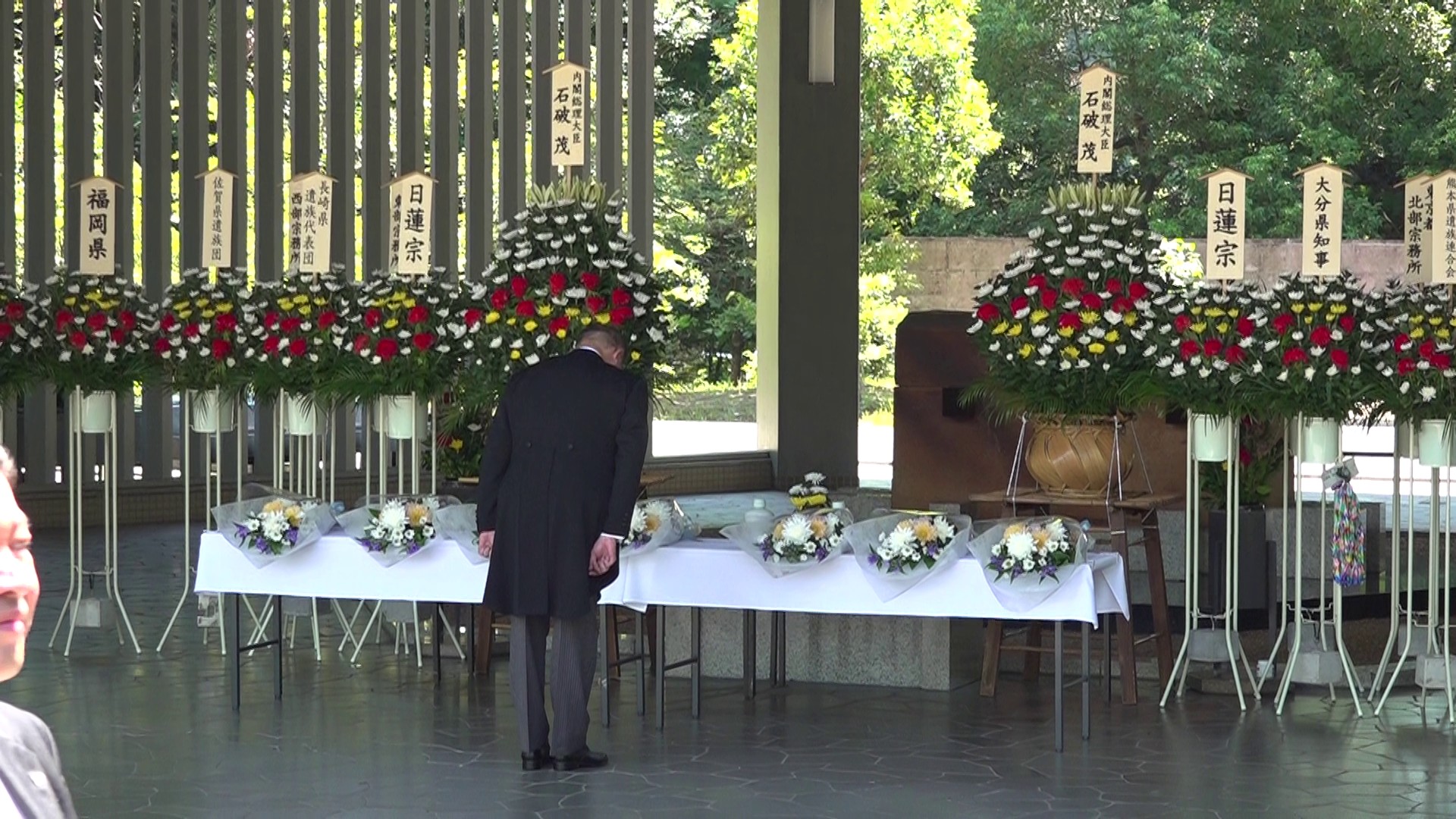 千鳥ヶ淵戦没者墓苑を参拝する石破総理３