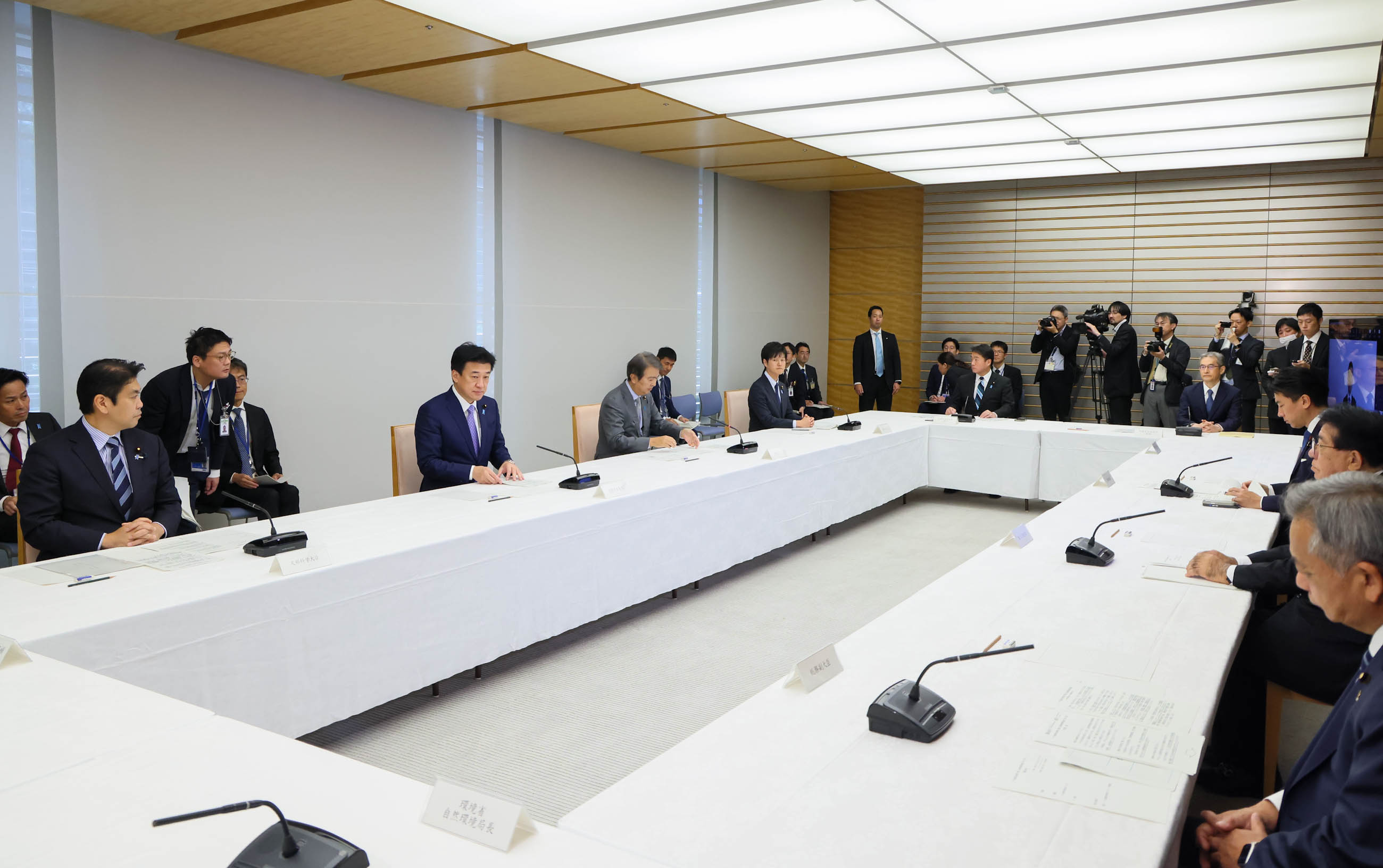 会議のまとめを行う木原官房長官３