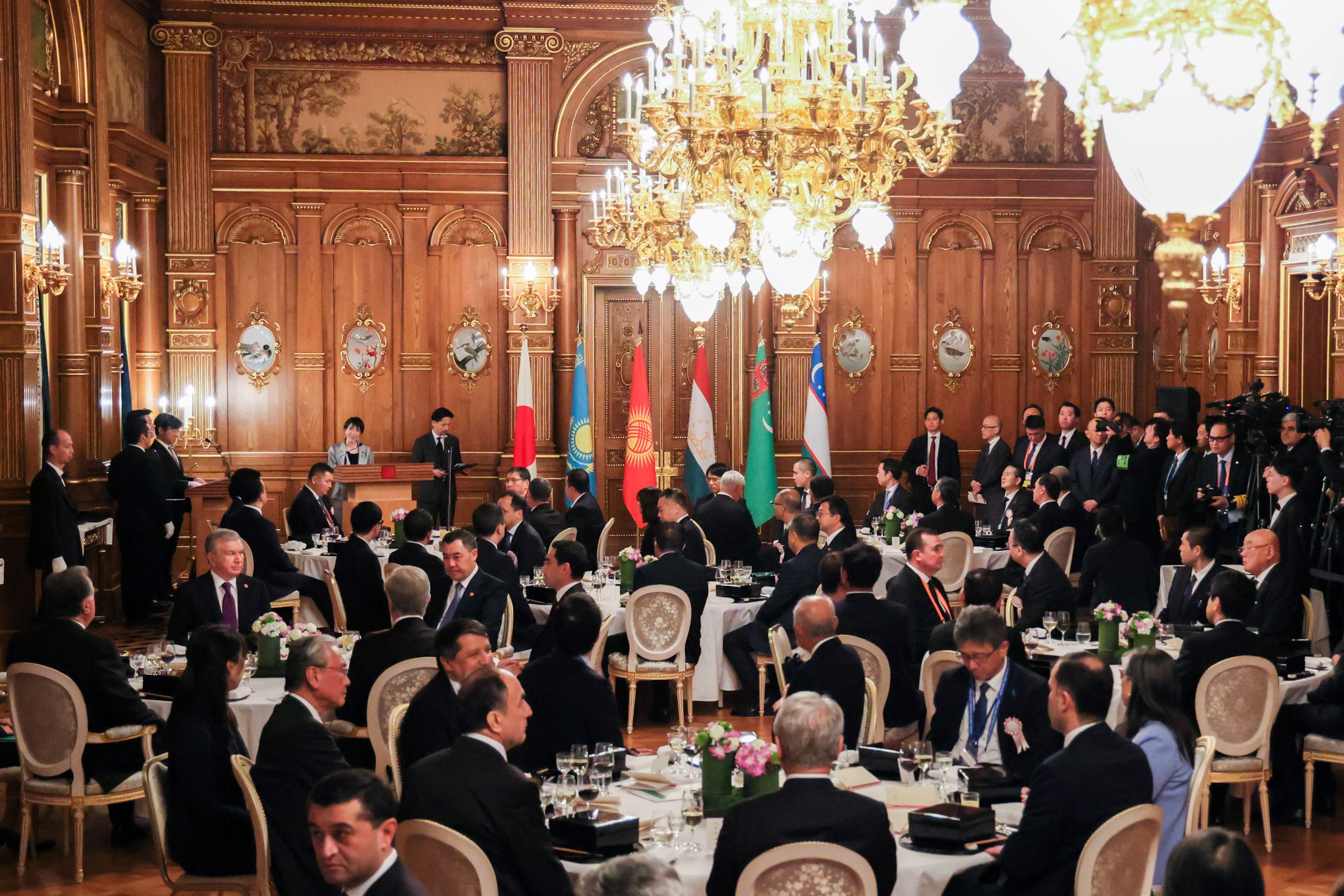 挨拶する高市総理７