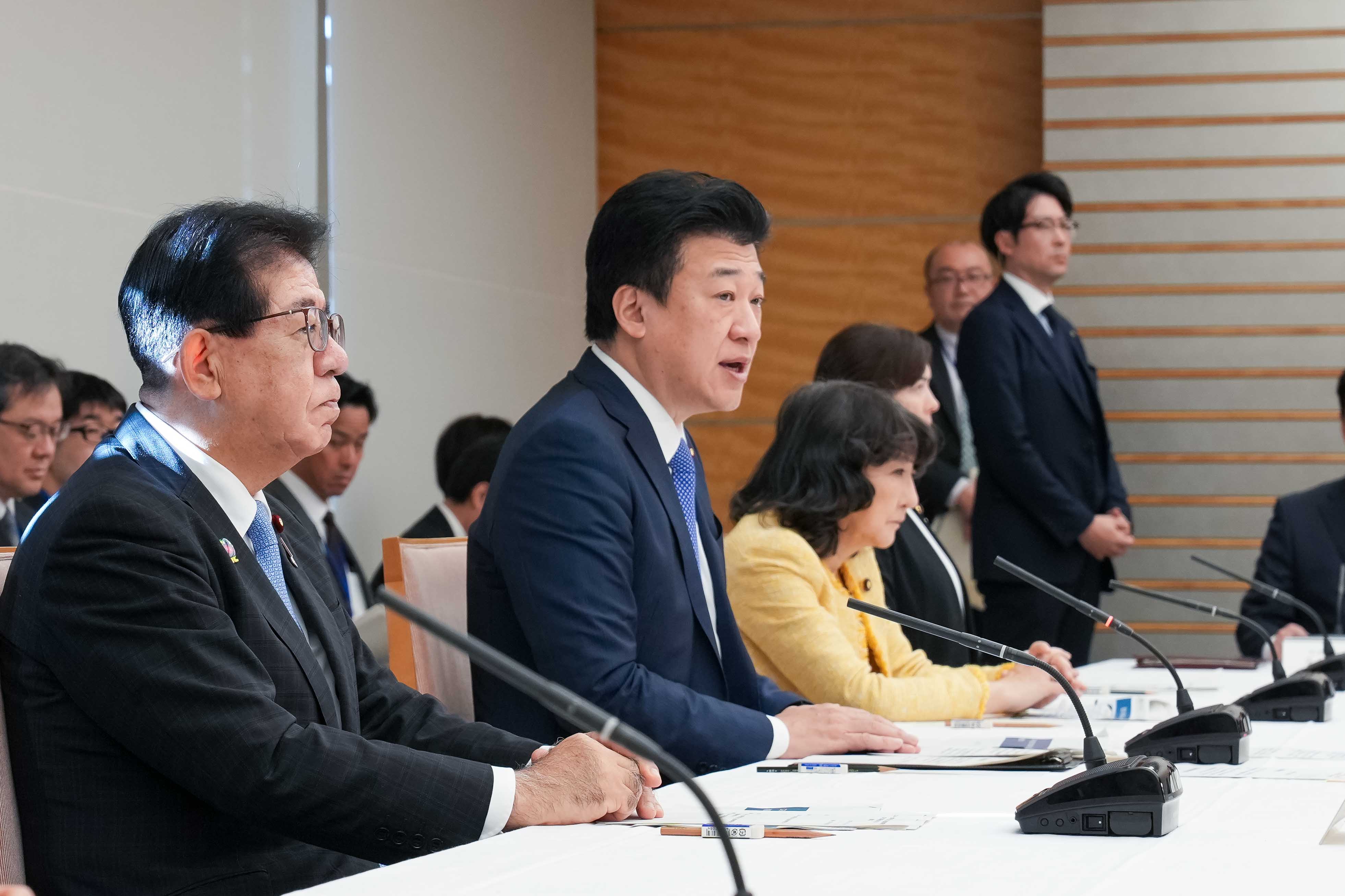 会議のまとめを行う木原官房長官６