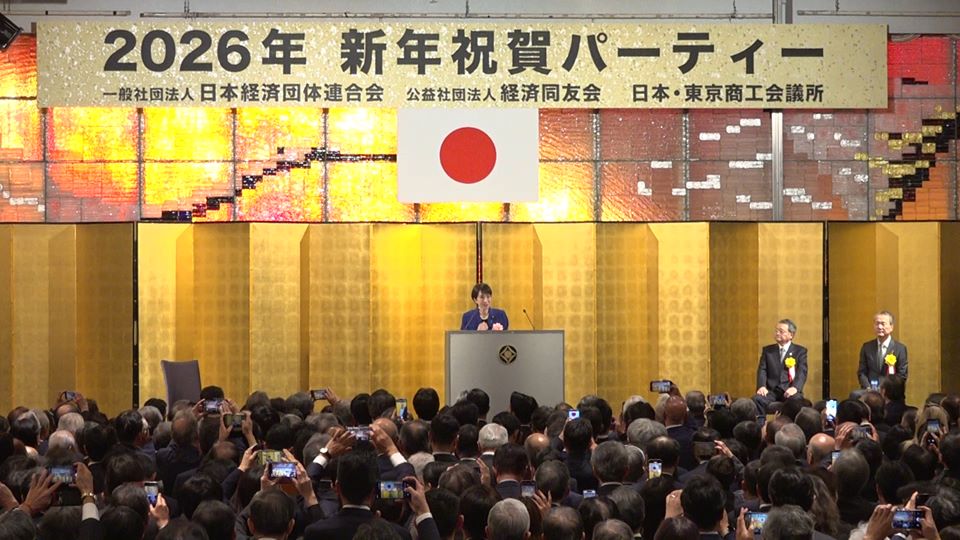 挨拶する高市総理１