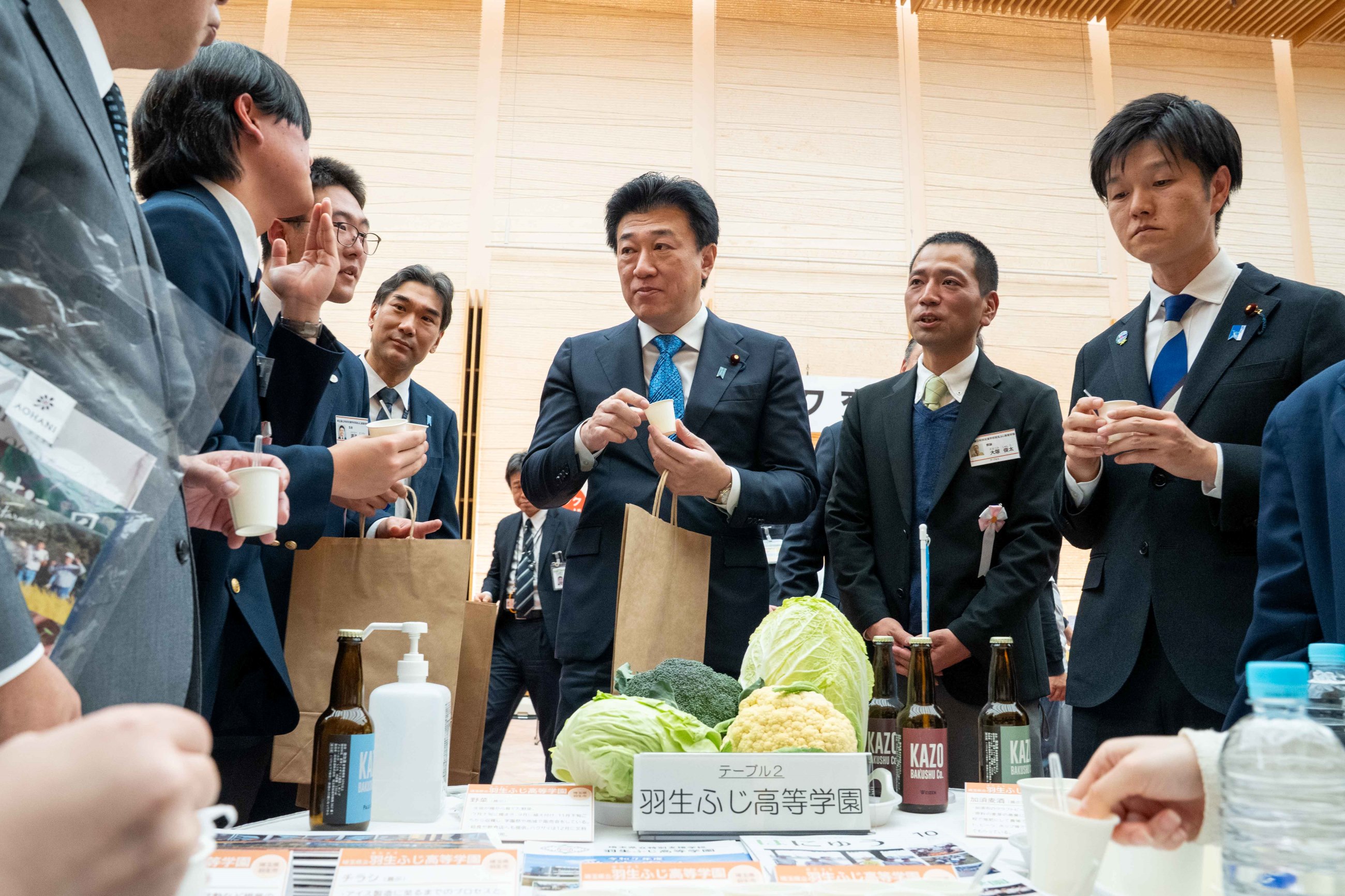 交流する木原官房長官２