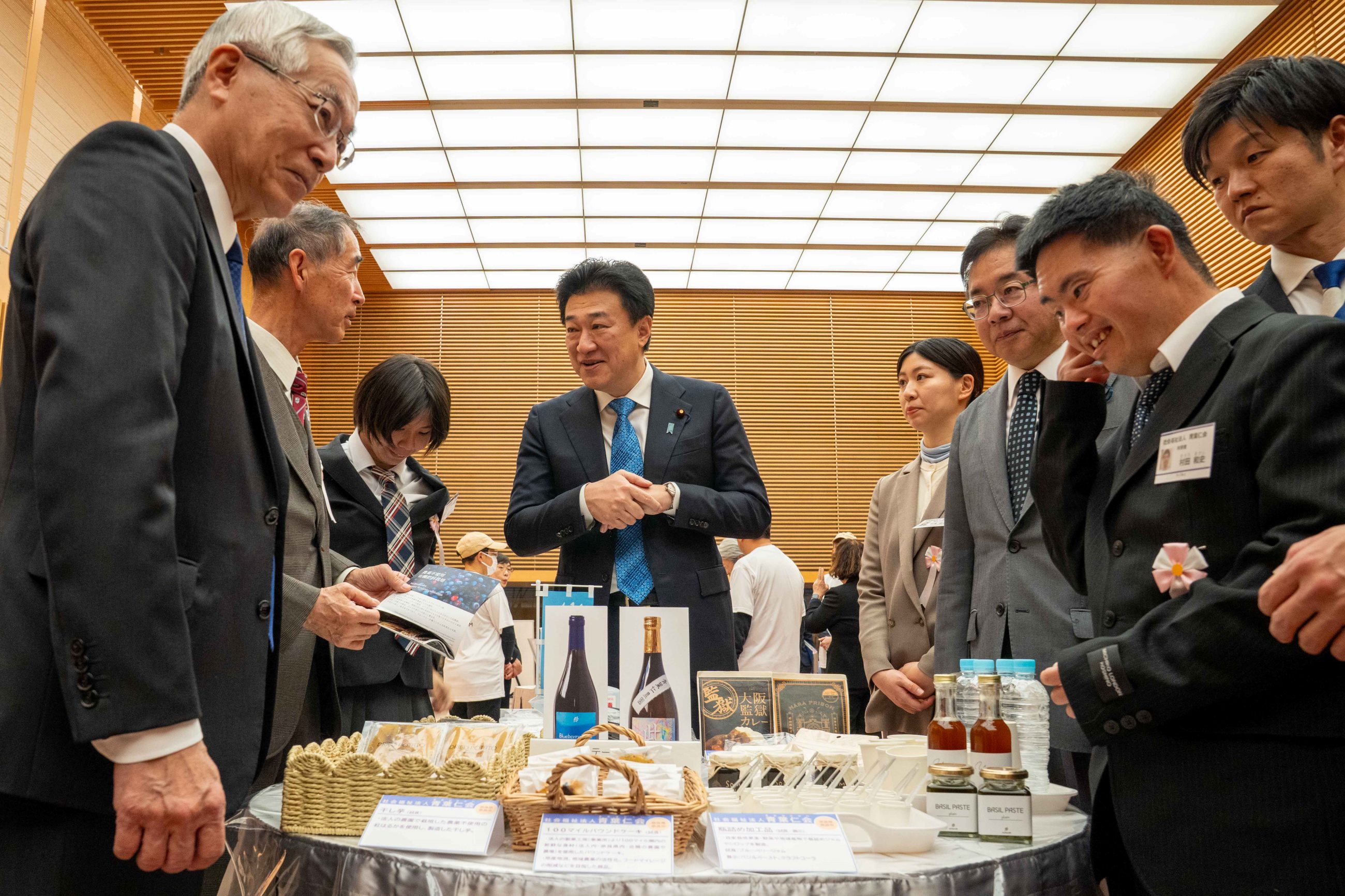 交流する木原官房長官１