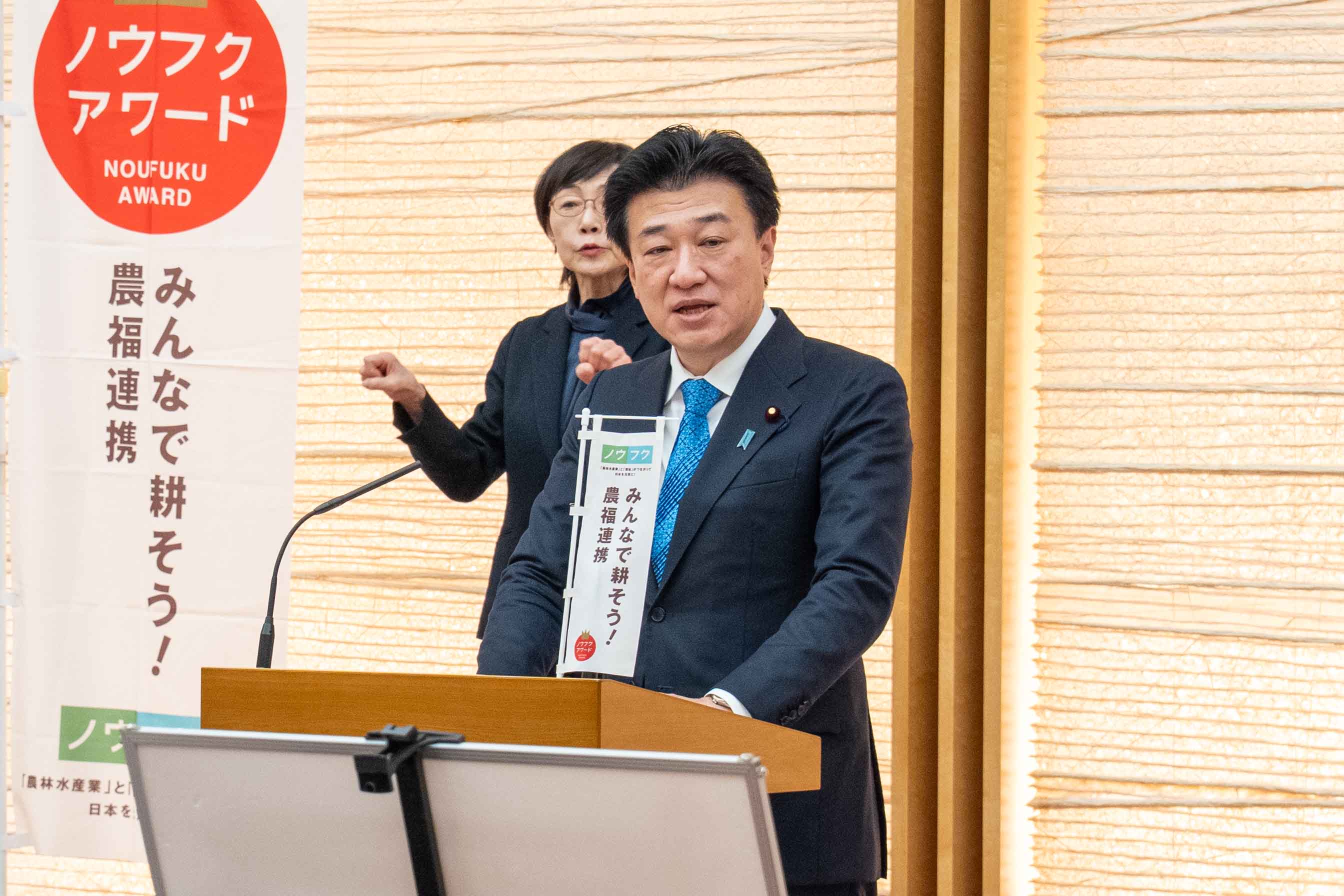 挨拶する木原官房長官２