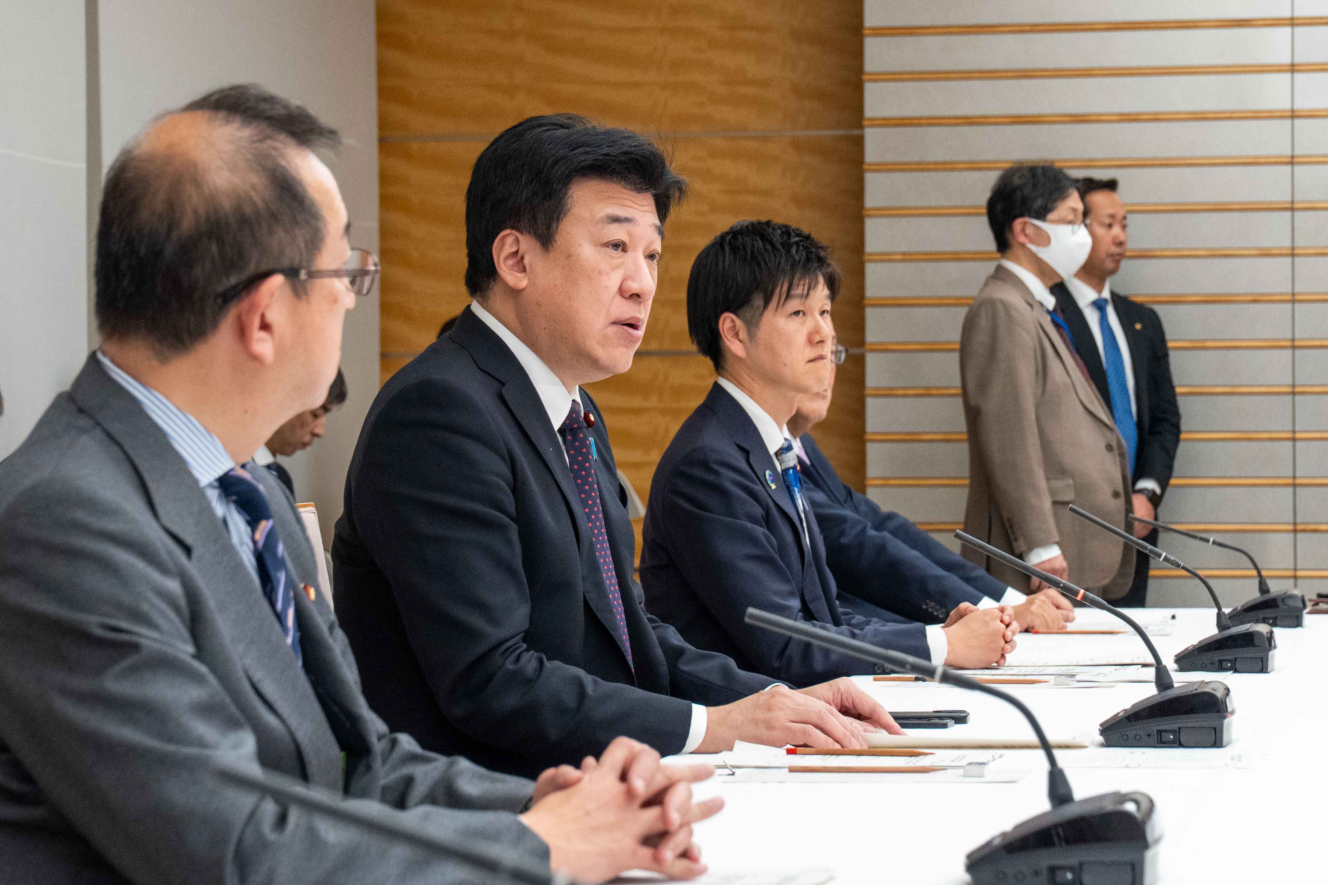 会議のまとめを行う木原官房長官１